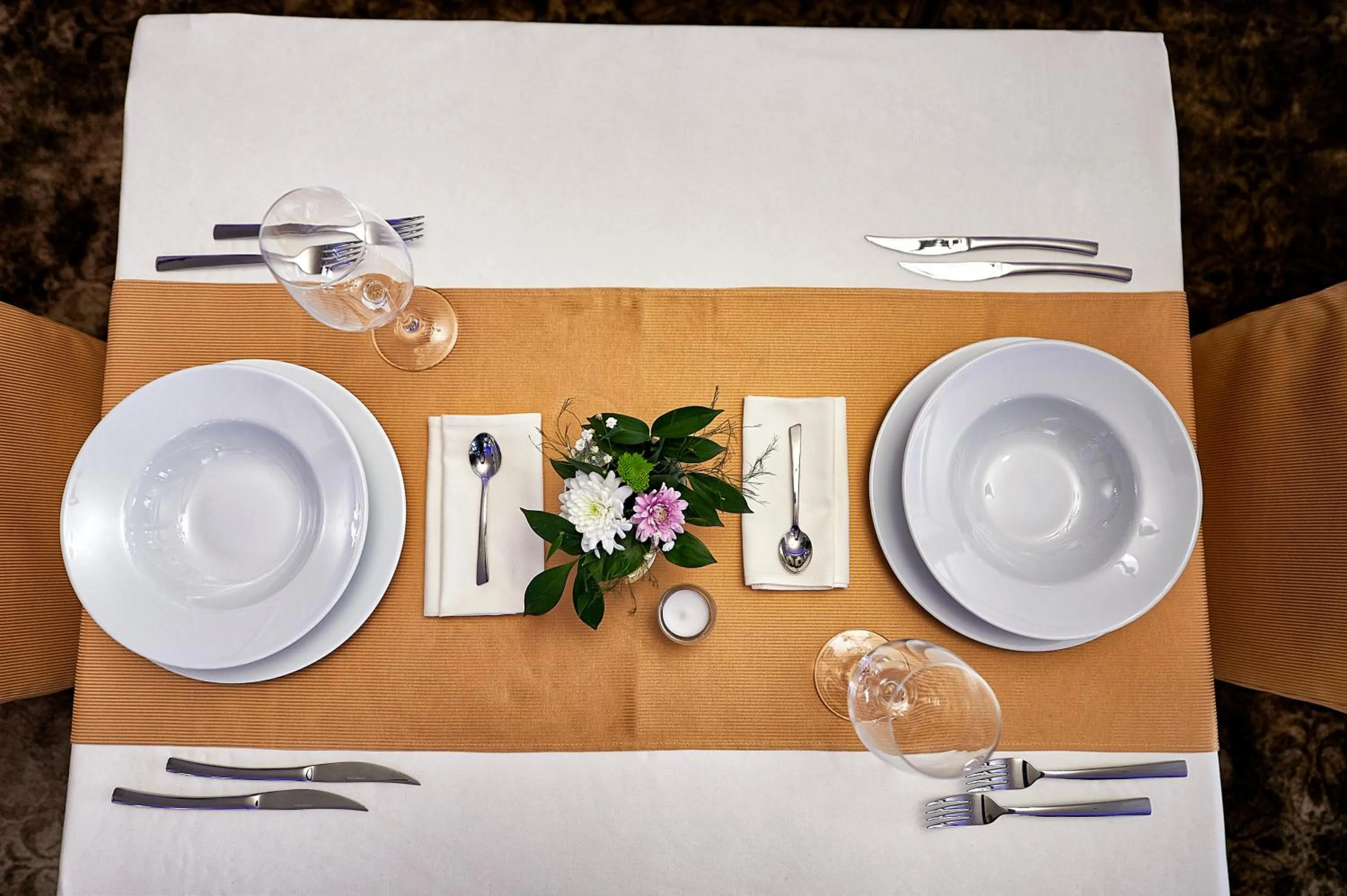 Restaurant/places to eat in Platinum Image Hotel