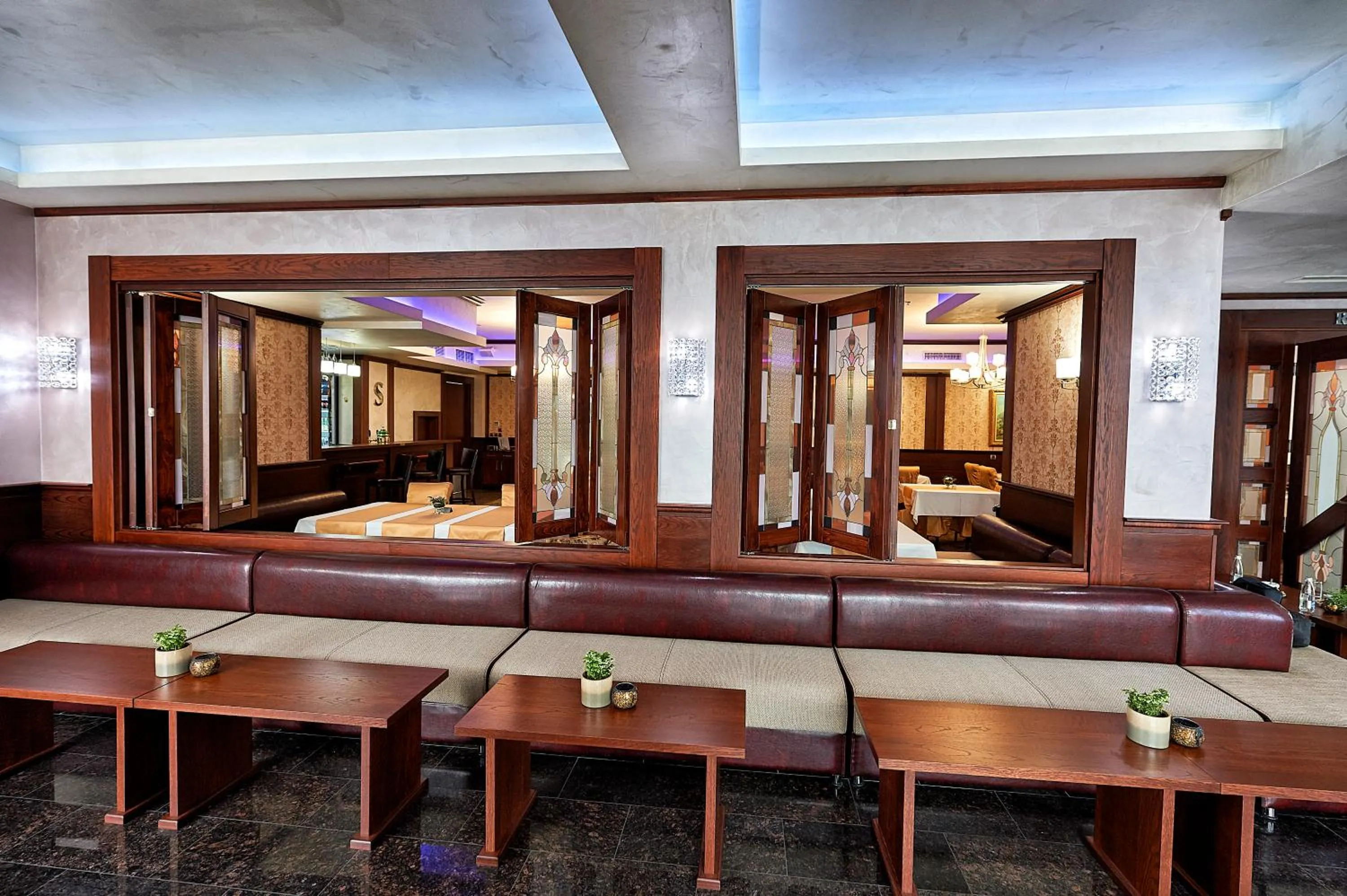 Restaurant/places to eat in Platinum Image Hotel