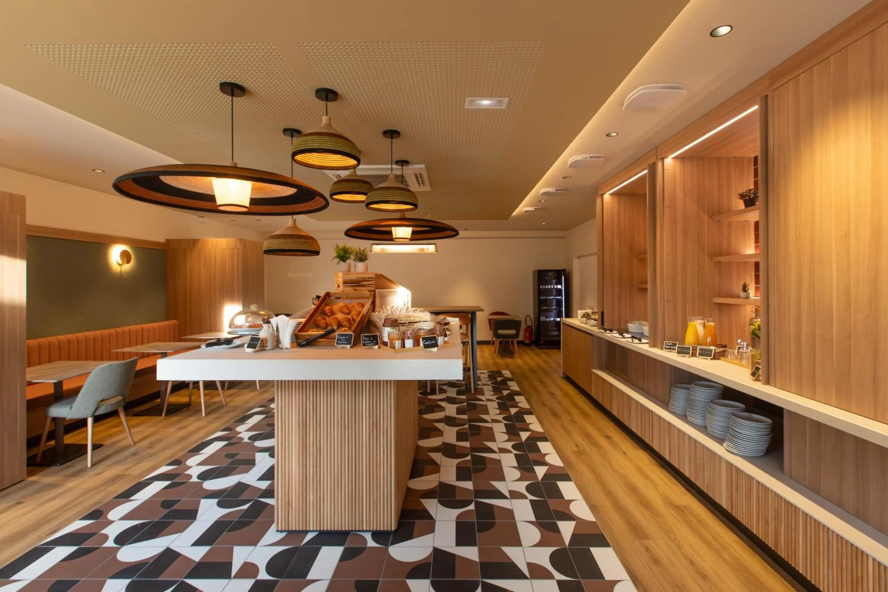 Food and drinks in Campanile Reims Centre - Cathedrale