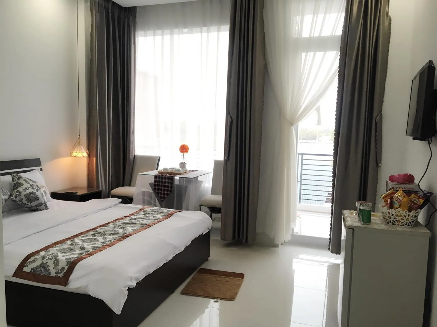 Sao Khue Riverside Hotel & Coffee