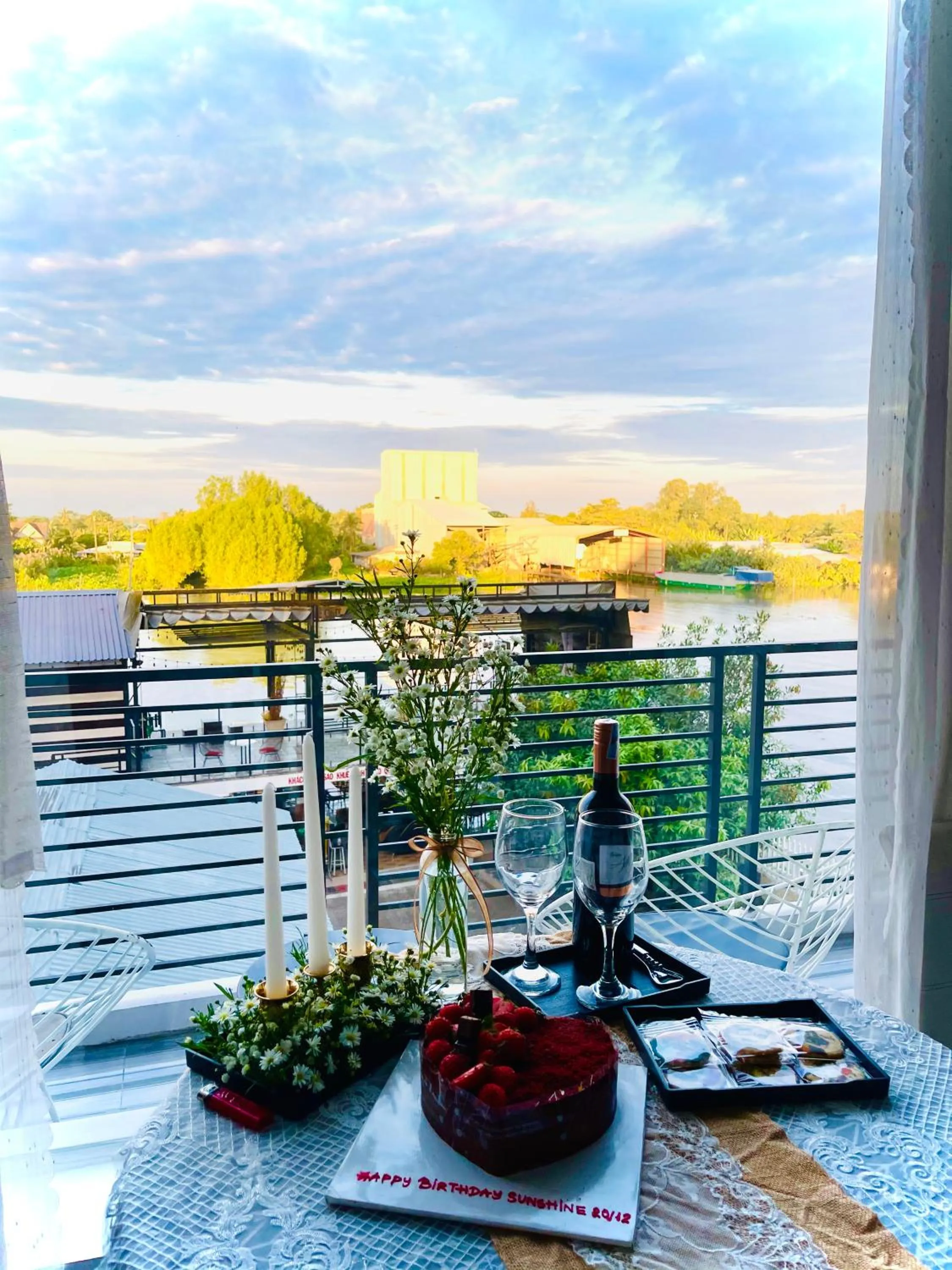 Sao Khue Riverside Hotel & Coffee