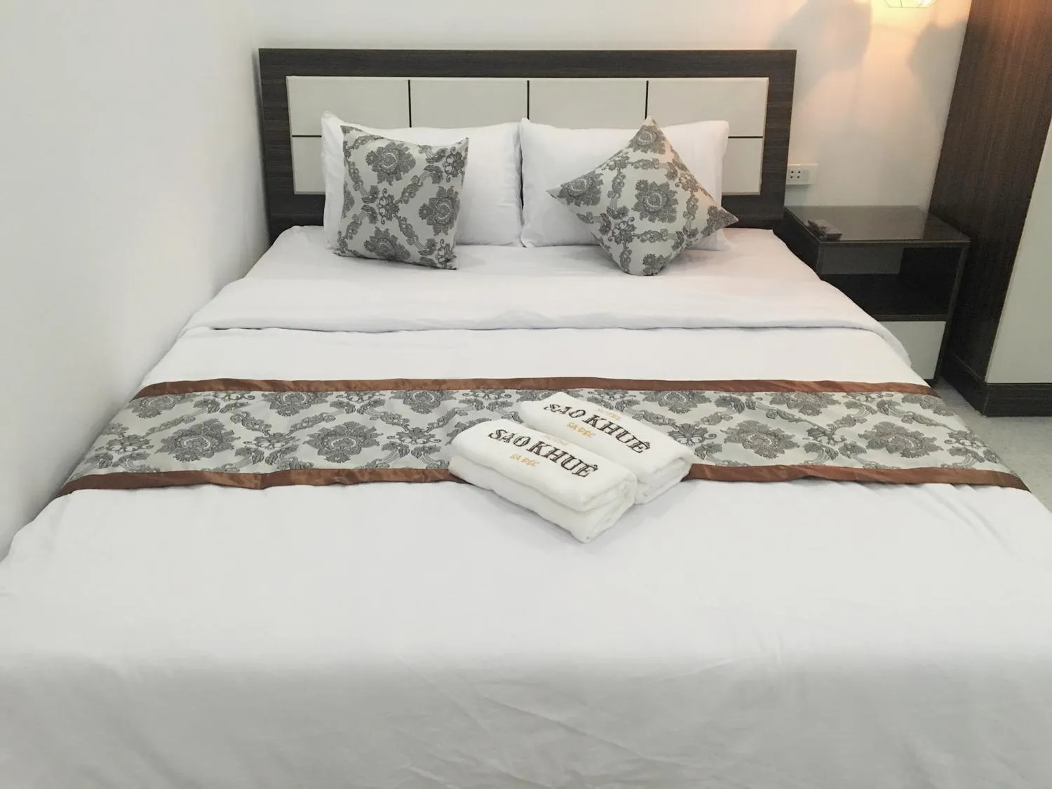 Sao Khue Riverside Hotel & Coffee