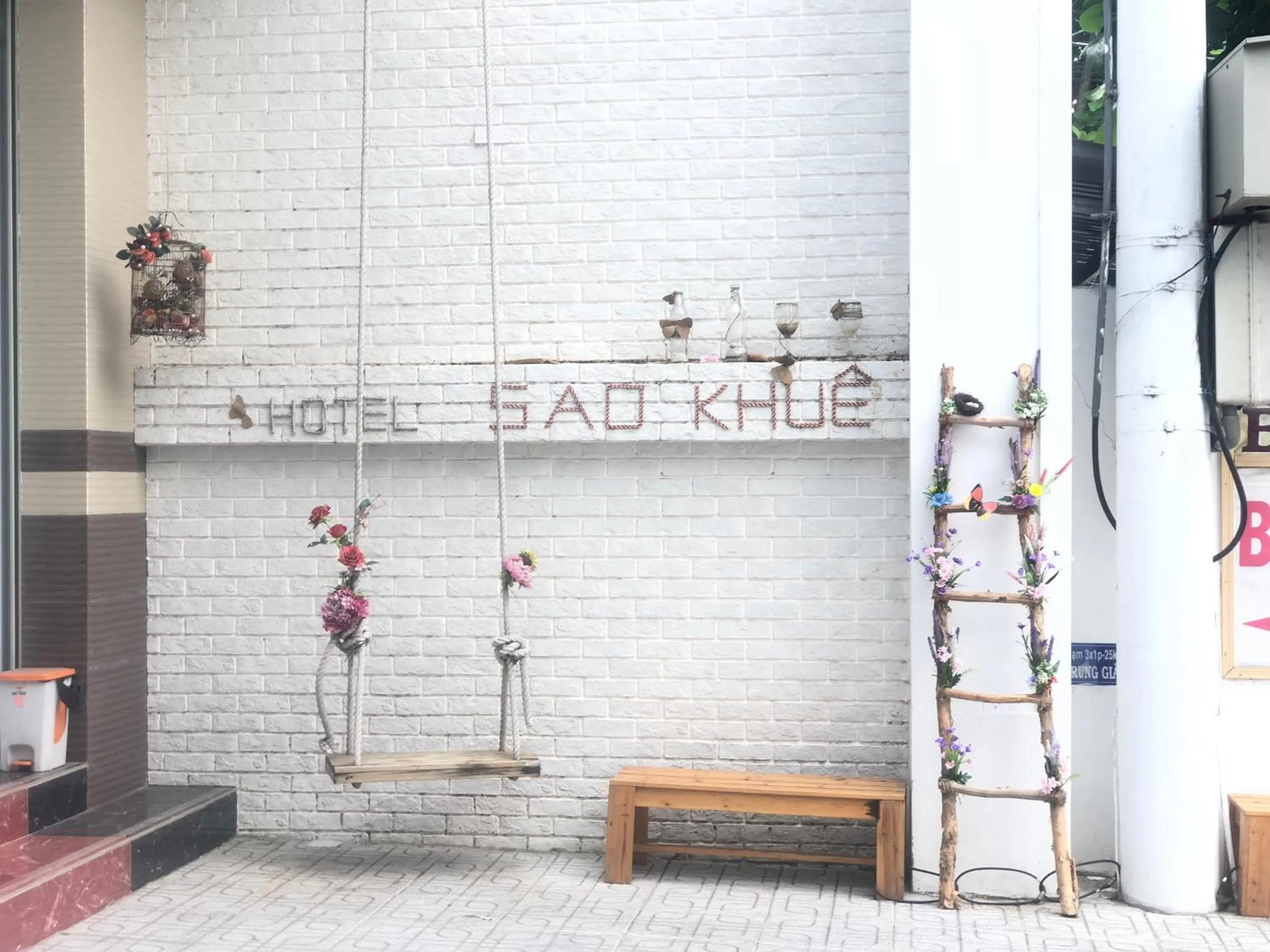 Sao Khue Riverside Hotel & Coffee