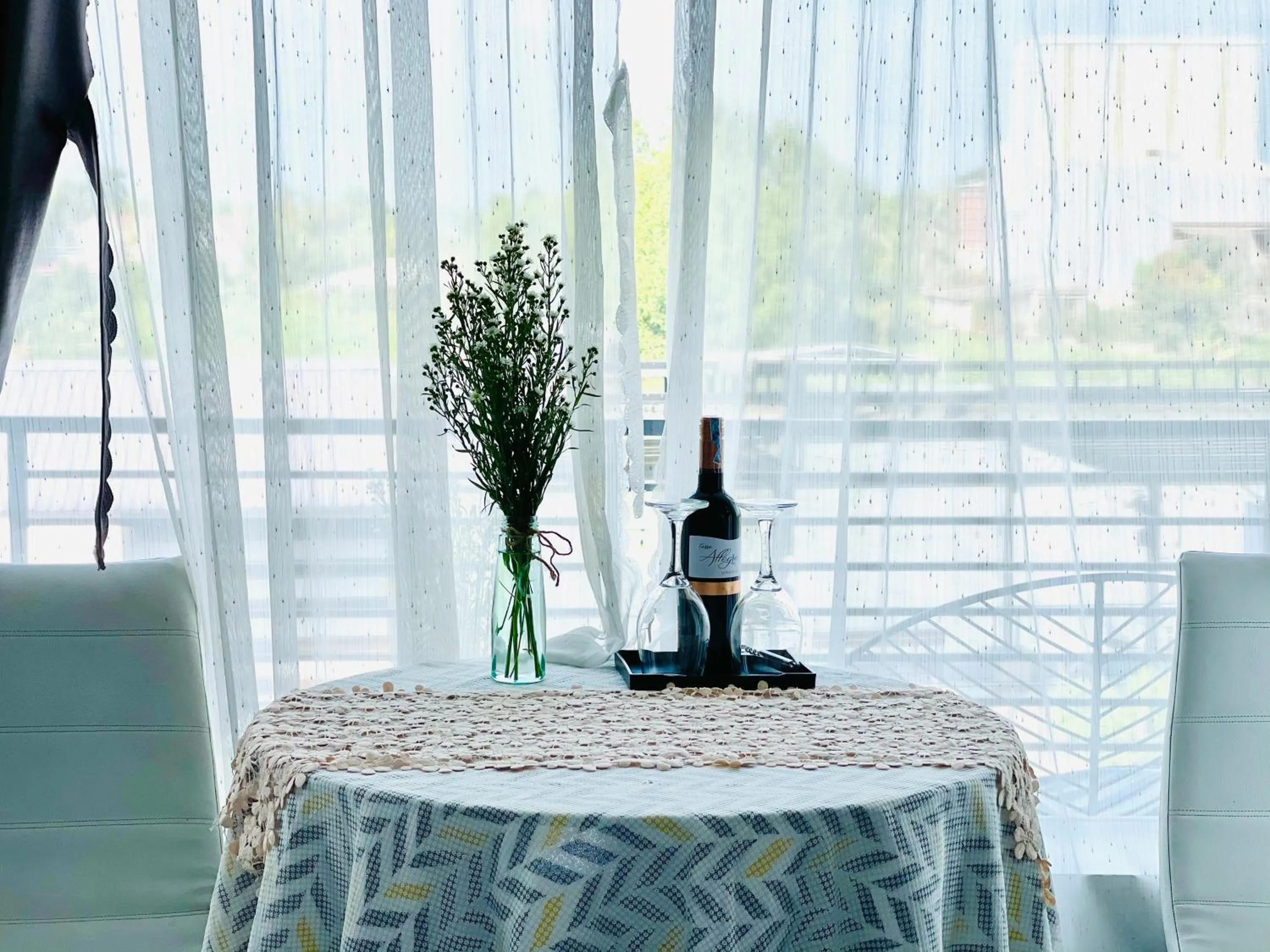 Sao Khue Riverside Hotel & Coffee