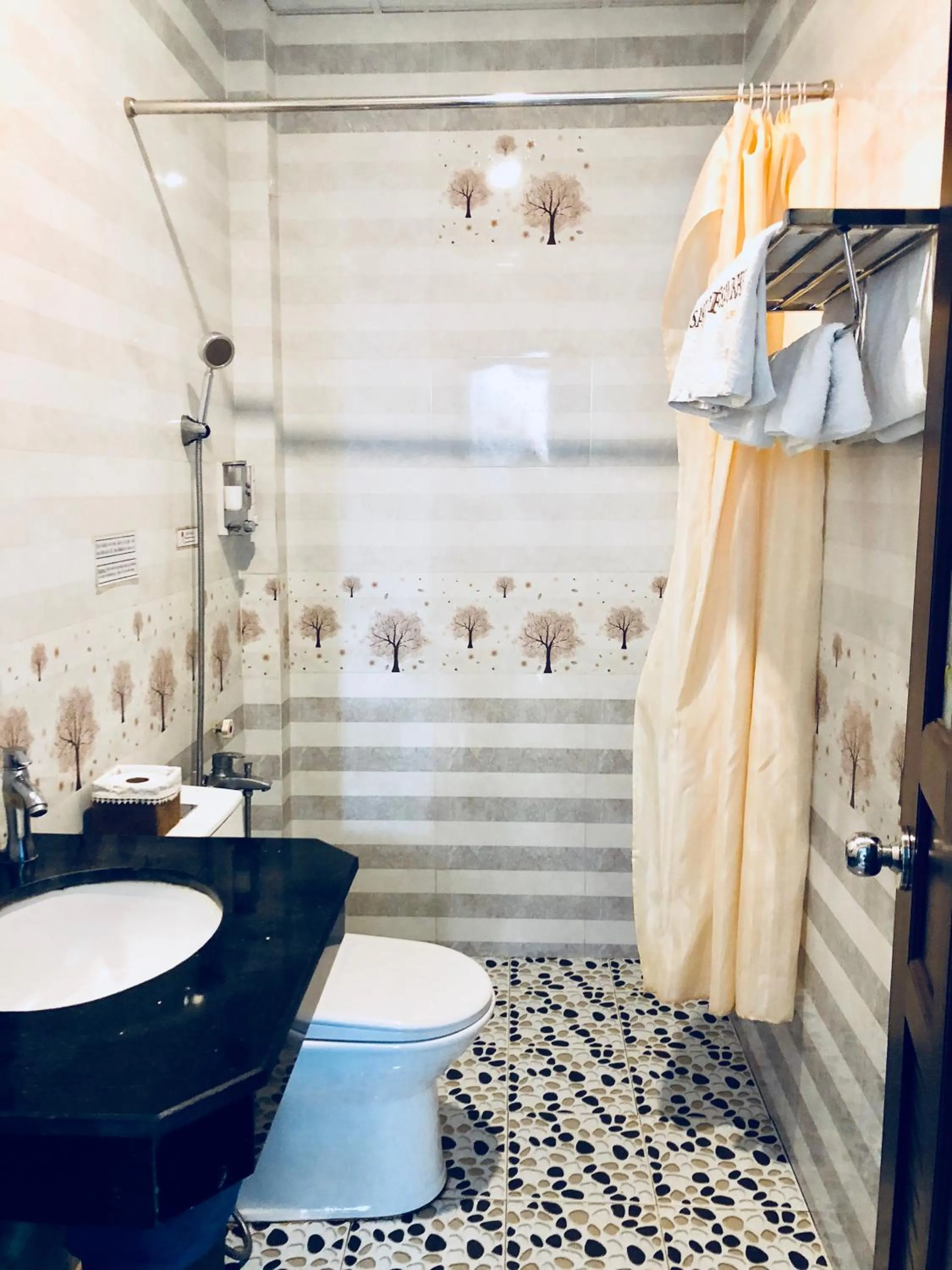 Sao Khue Riverside Hotel & Coffee