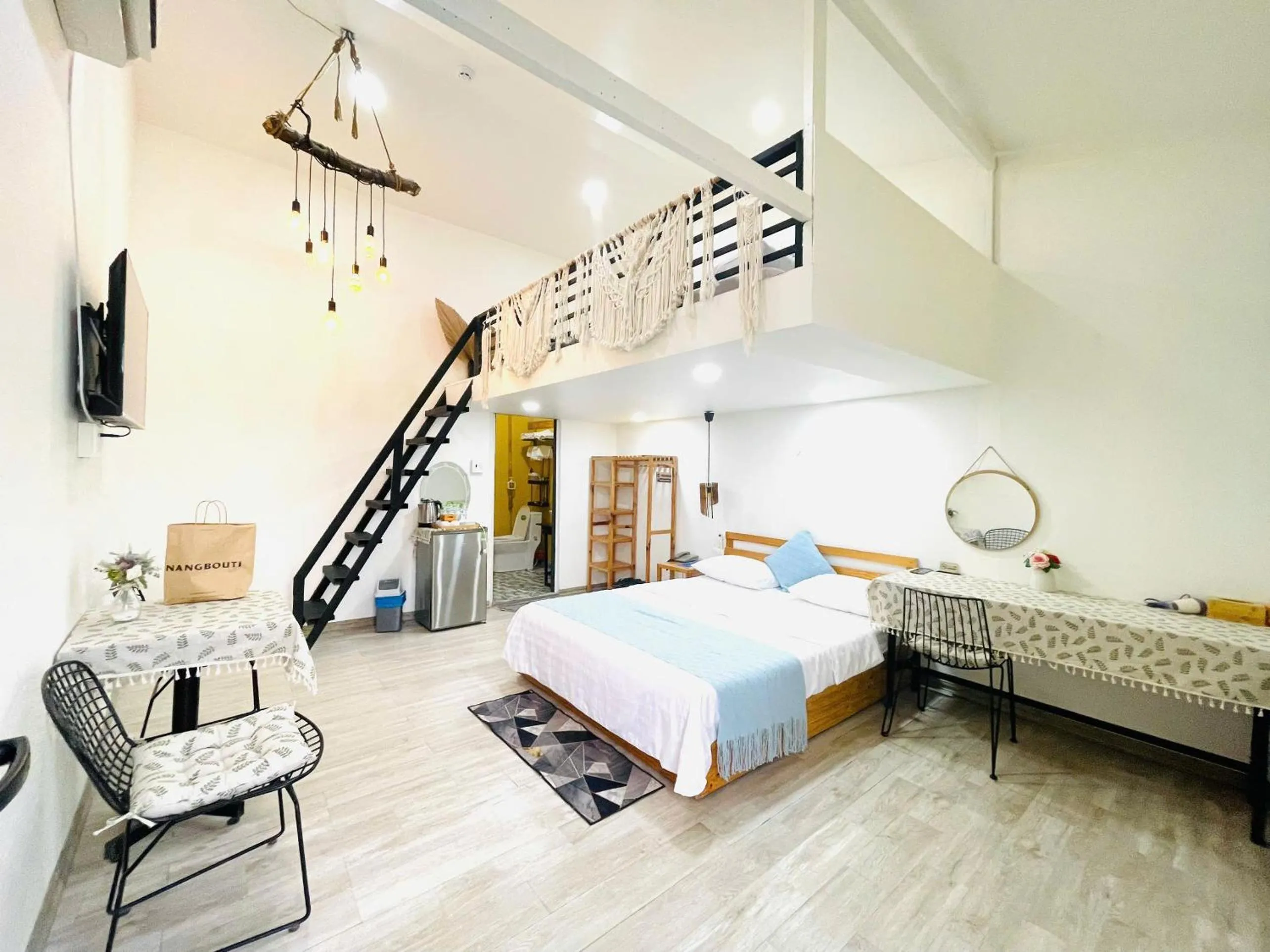 Sao Khue Riverside Hotel & Coffee