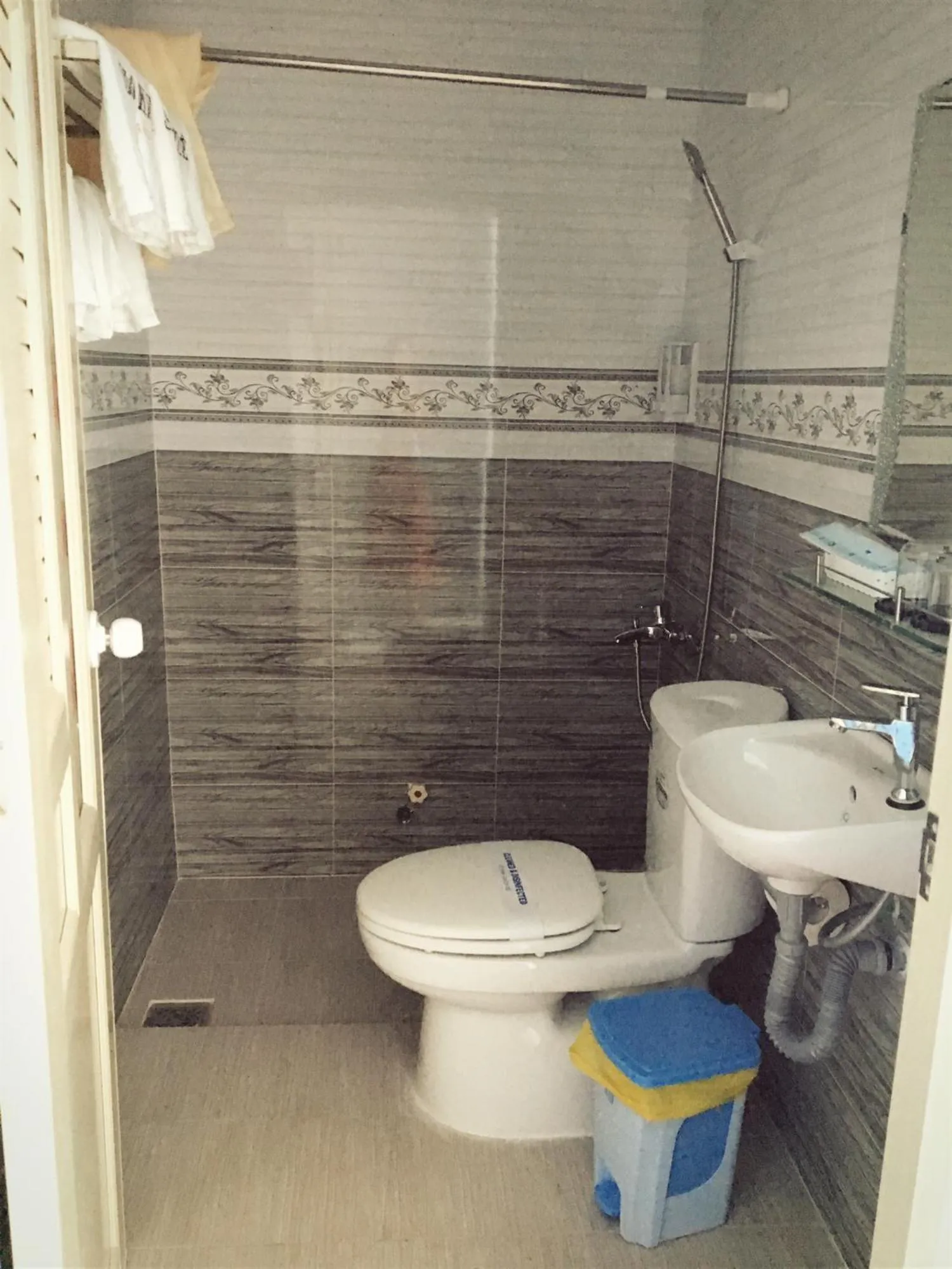 Sao Khue Riverside Hotel & Coffee