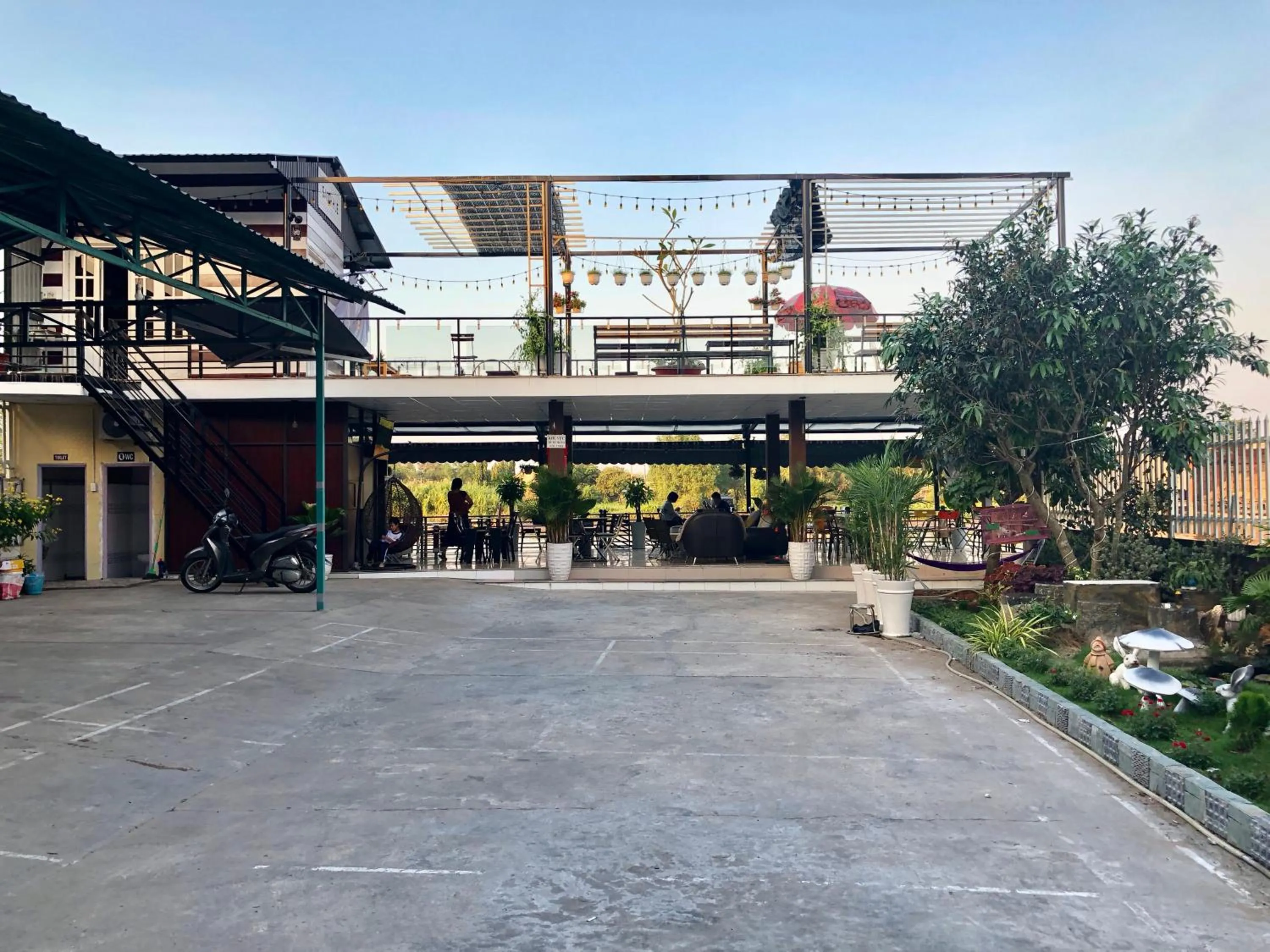 Sao Khue Riverside Hotel & Coffee