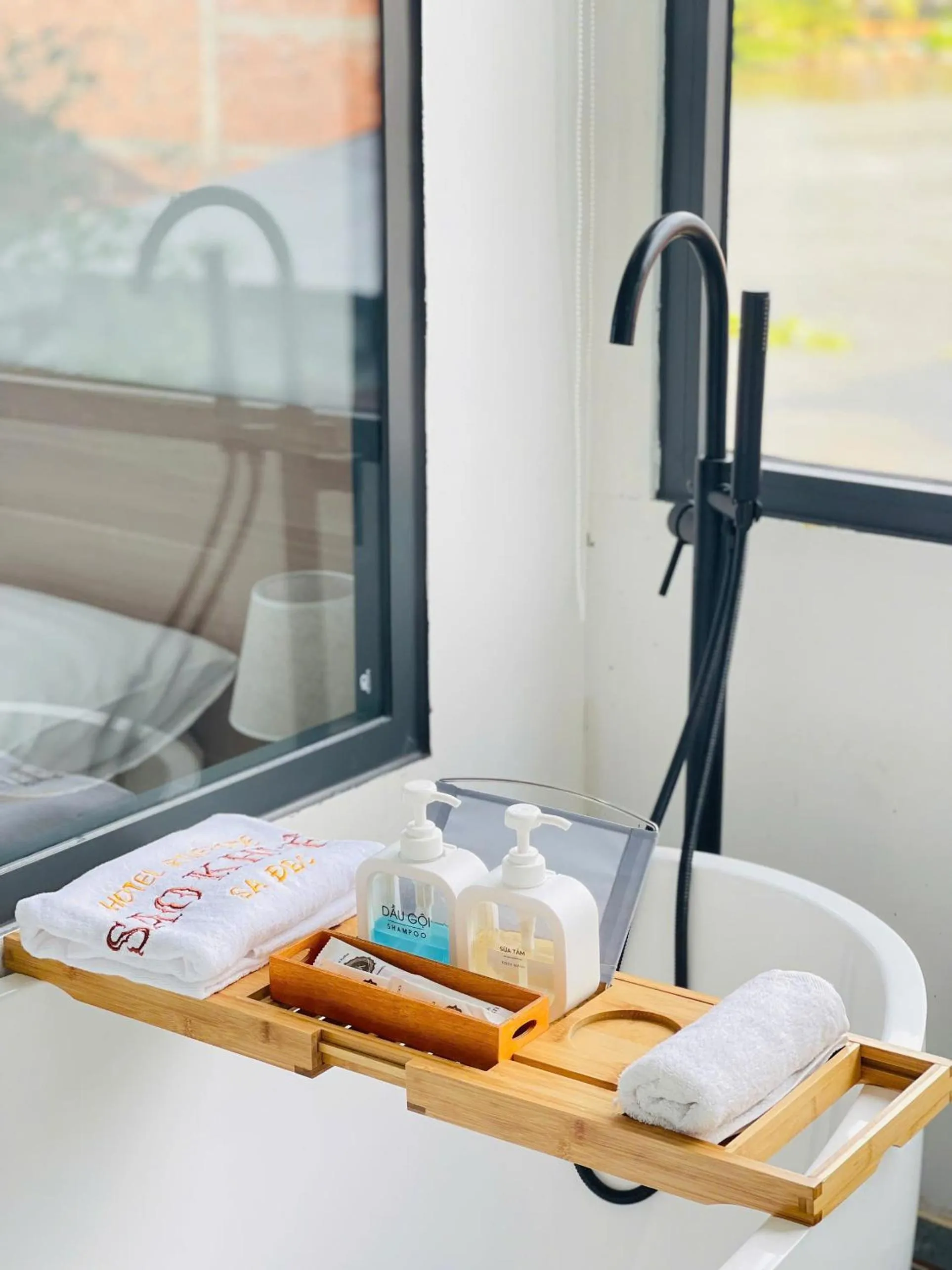 Sao Khue Riverside Hotel & Coffee