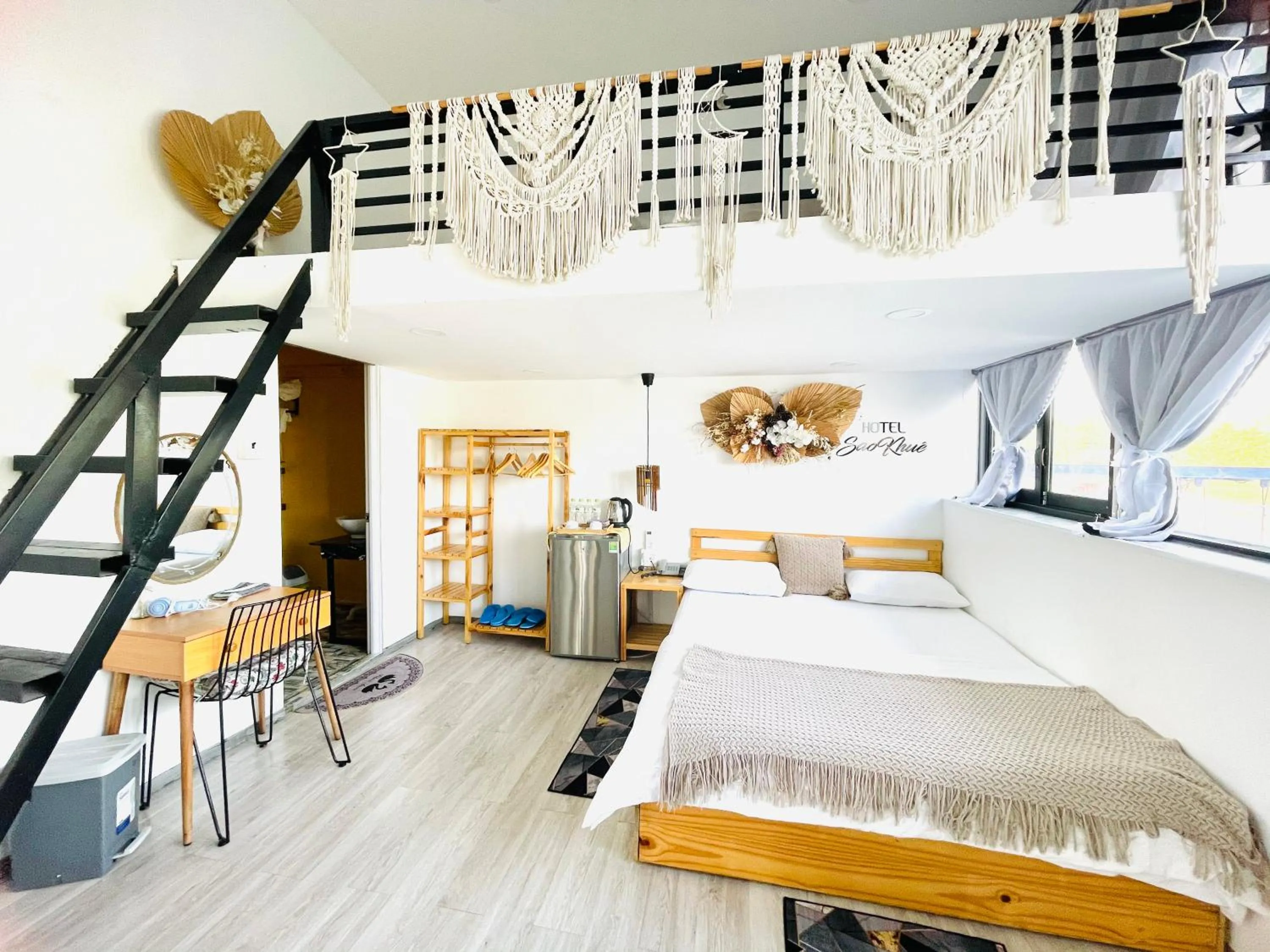 Sao Khue Riverside Hotel & Coffee