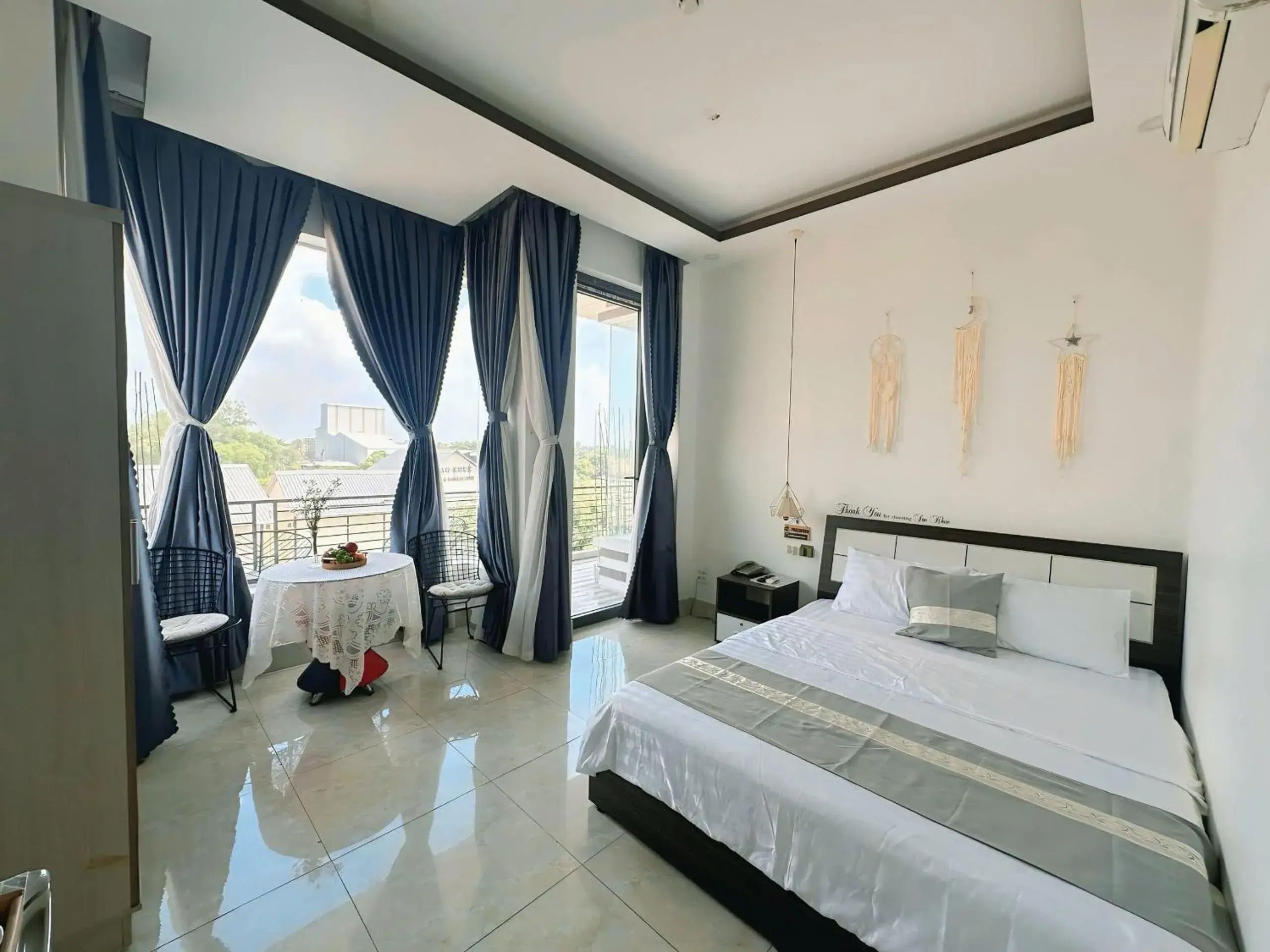 Double Room with Balcony in Sao Khue Riverside Hotel & Coffee Double Room with Balcony in Sao Khue Riverside Hotel & Coffee