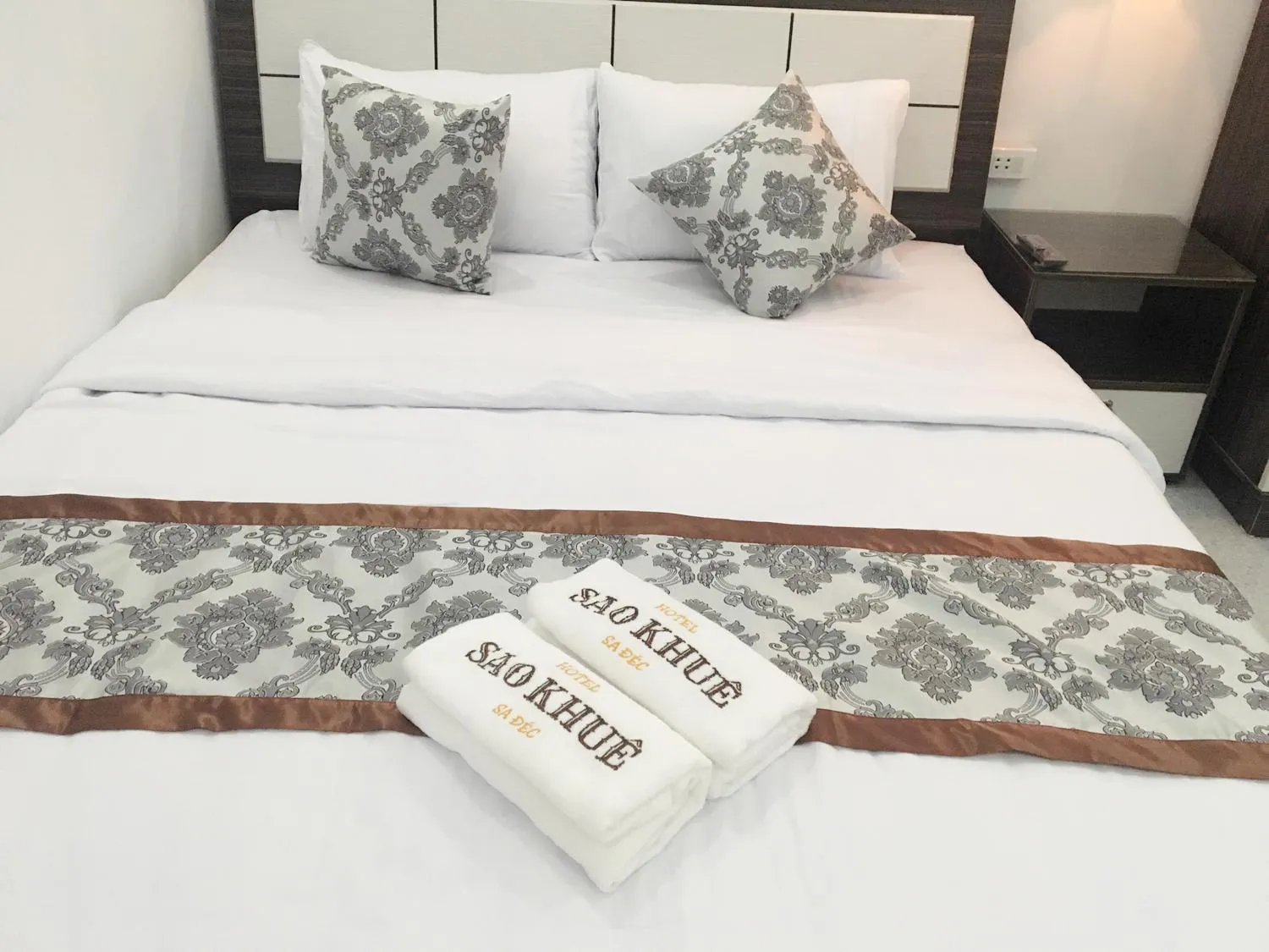 Sao Khue Riverside Hotel & Coffee