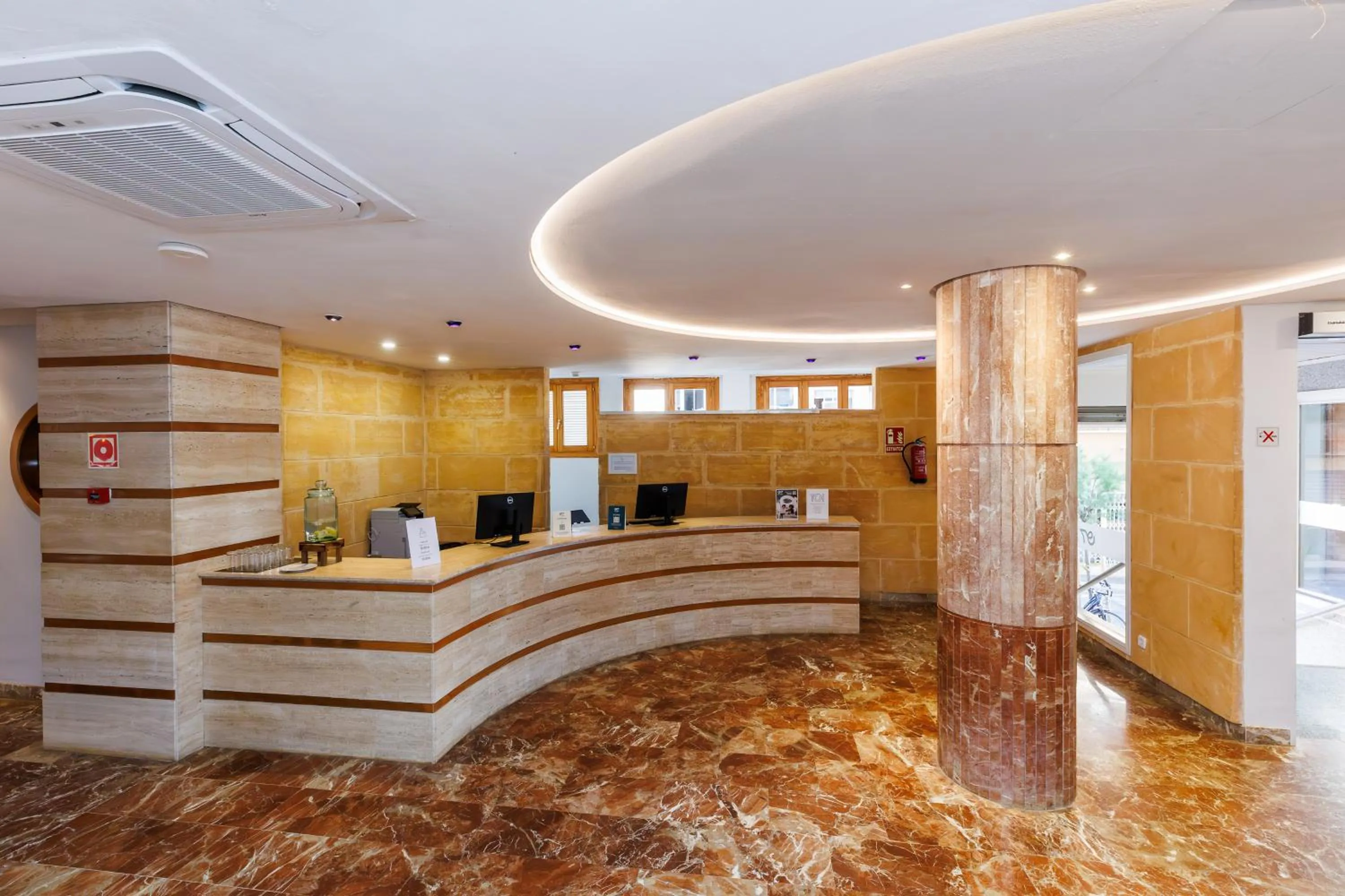 Lobby or reception in O7 Colombo