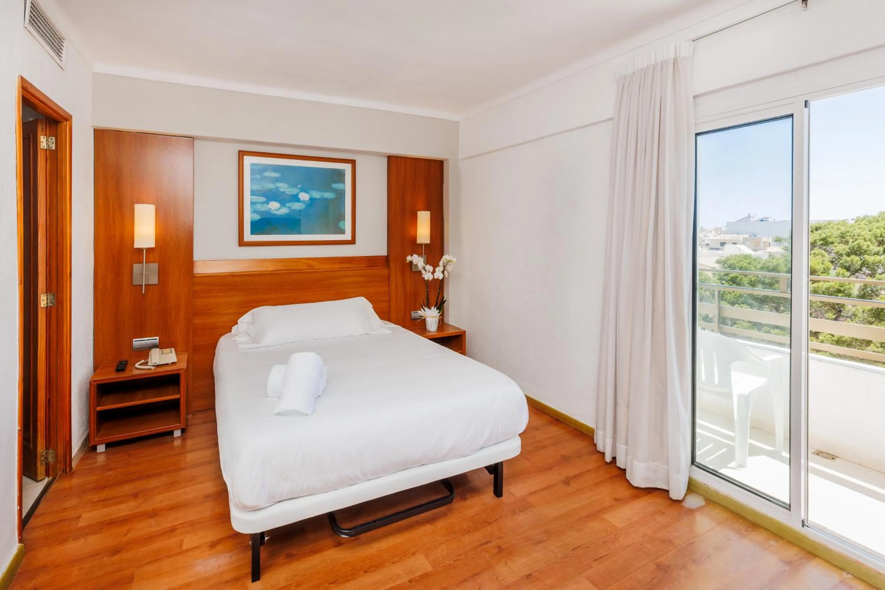 Photo of the whole room, Bed in O7 Colombo