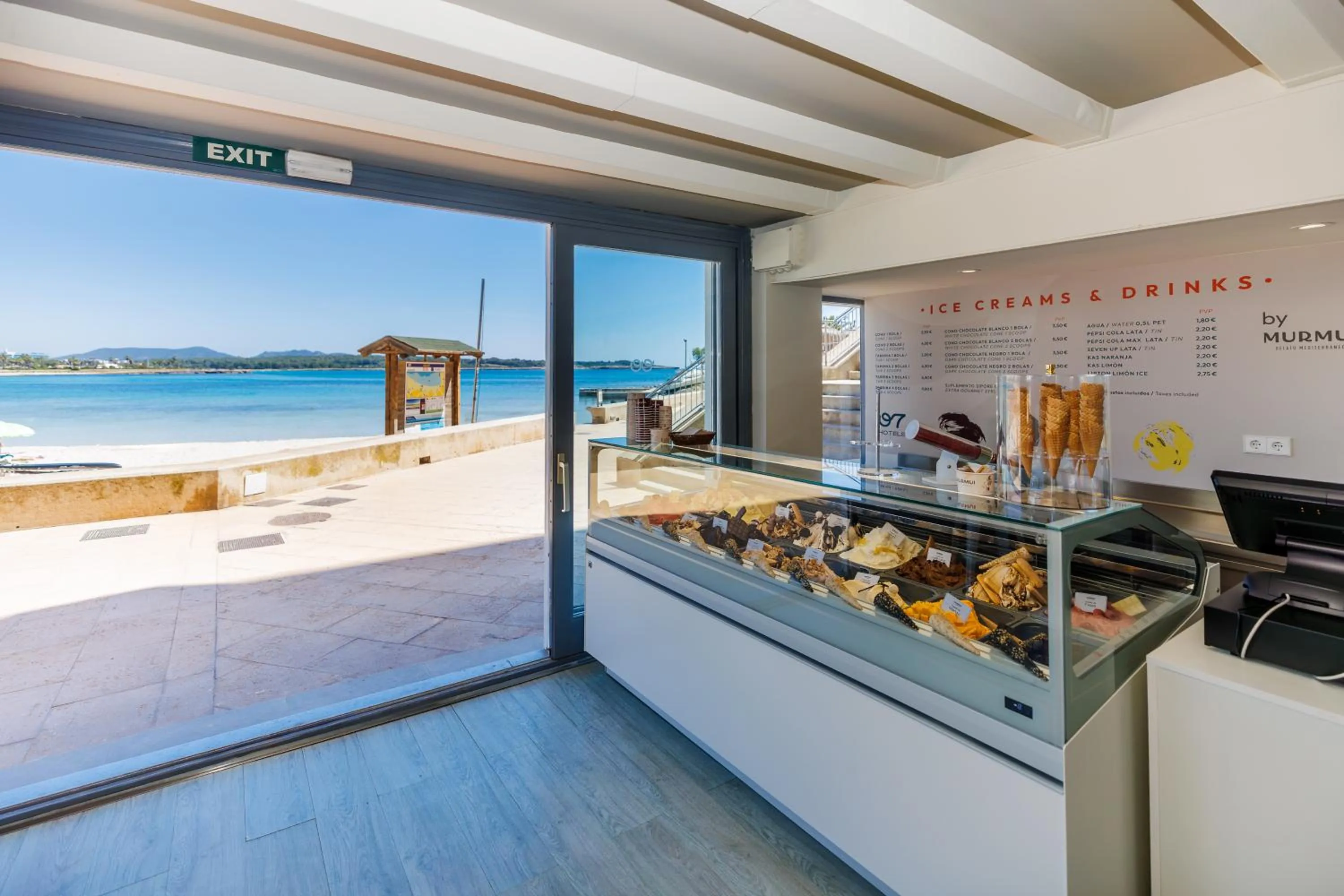 Lounge or bar in O7 Colombo