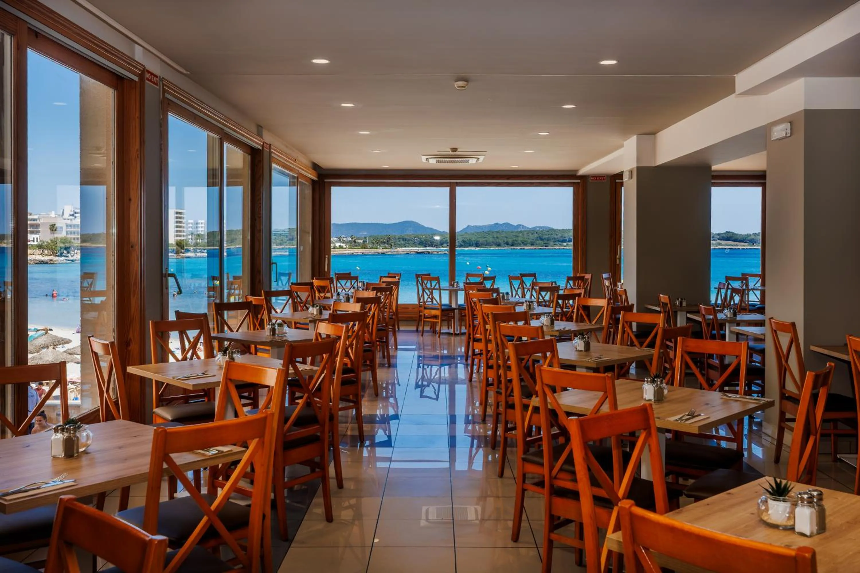 Dining area in O7 Colombo