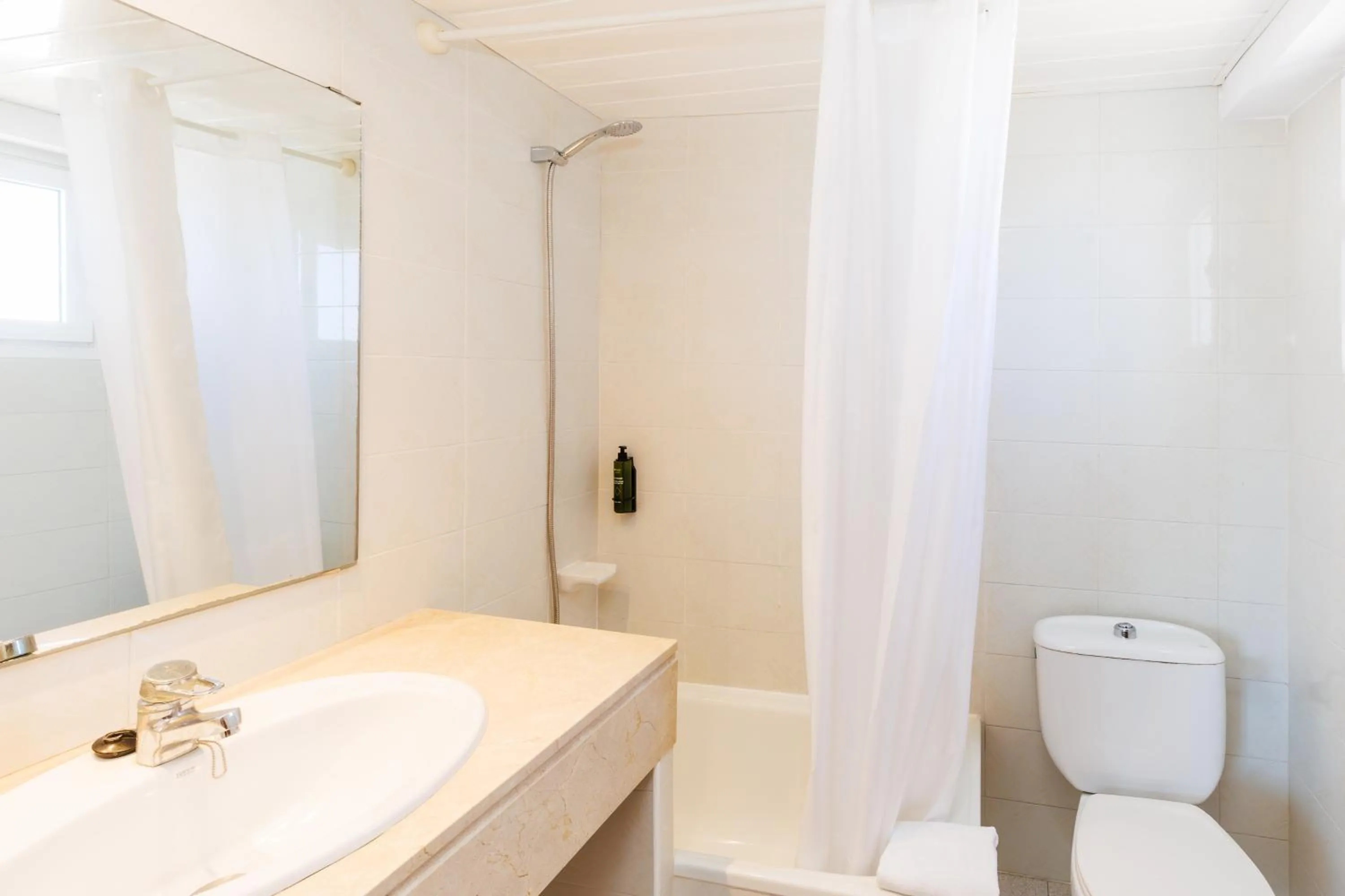 Bathroom in O7 Colombo