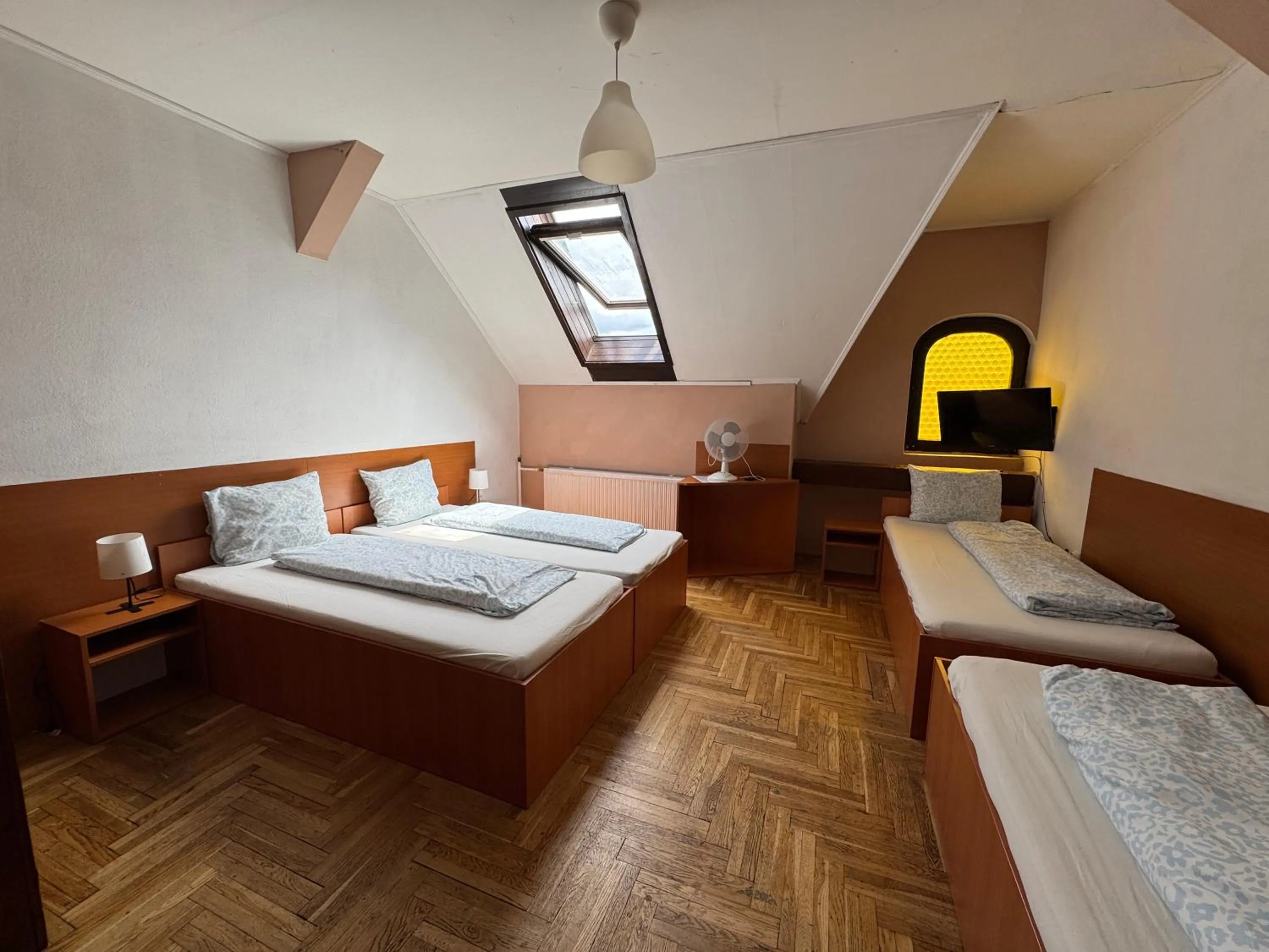 Photo of the whole room, Bed in Palota Hostel
