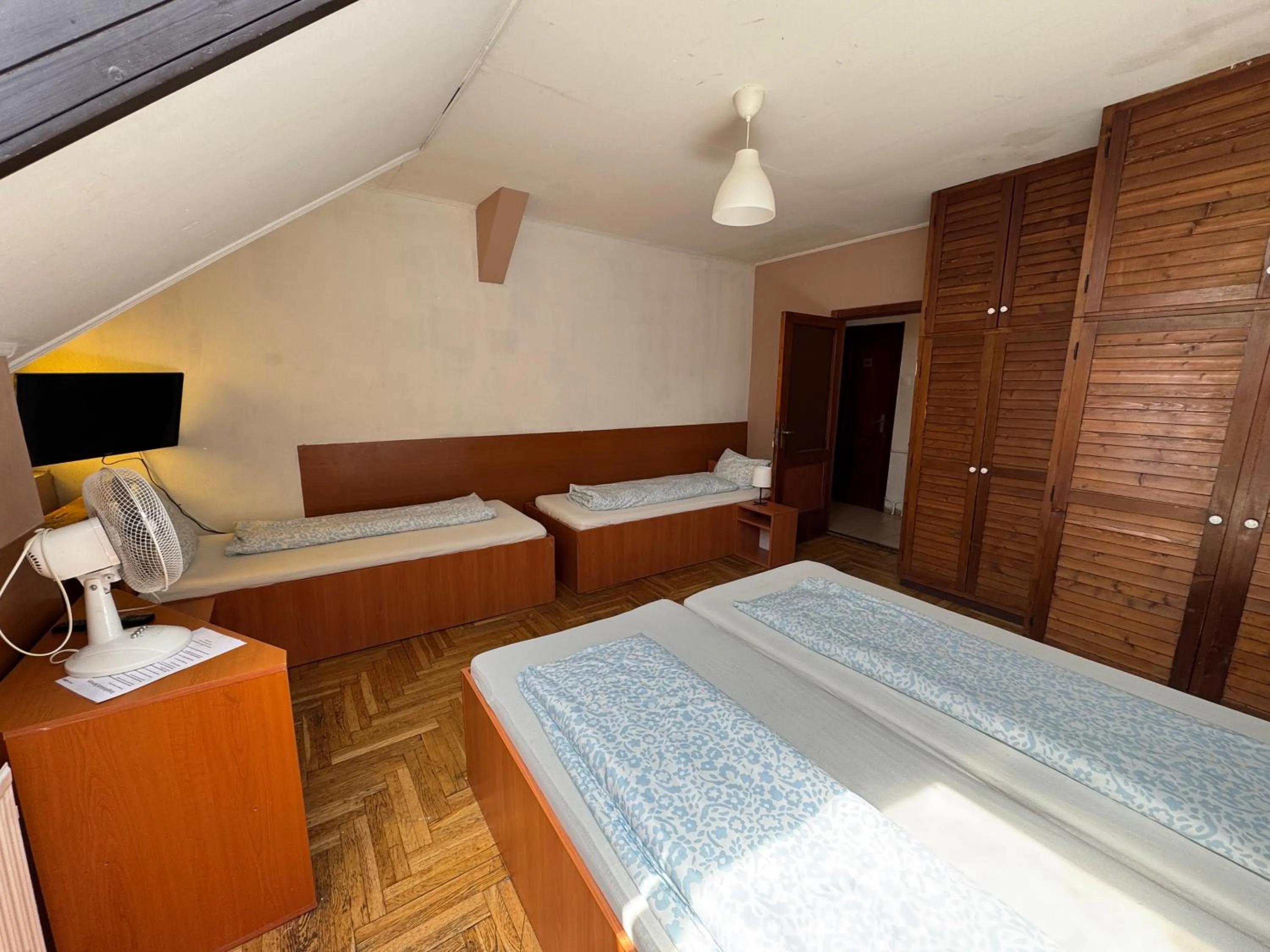 Photo of the whole room, Bed in Palota Hostel