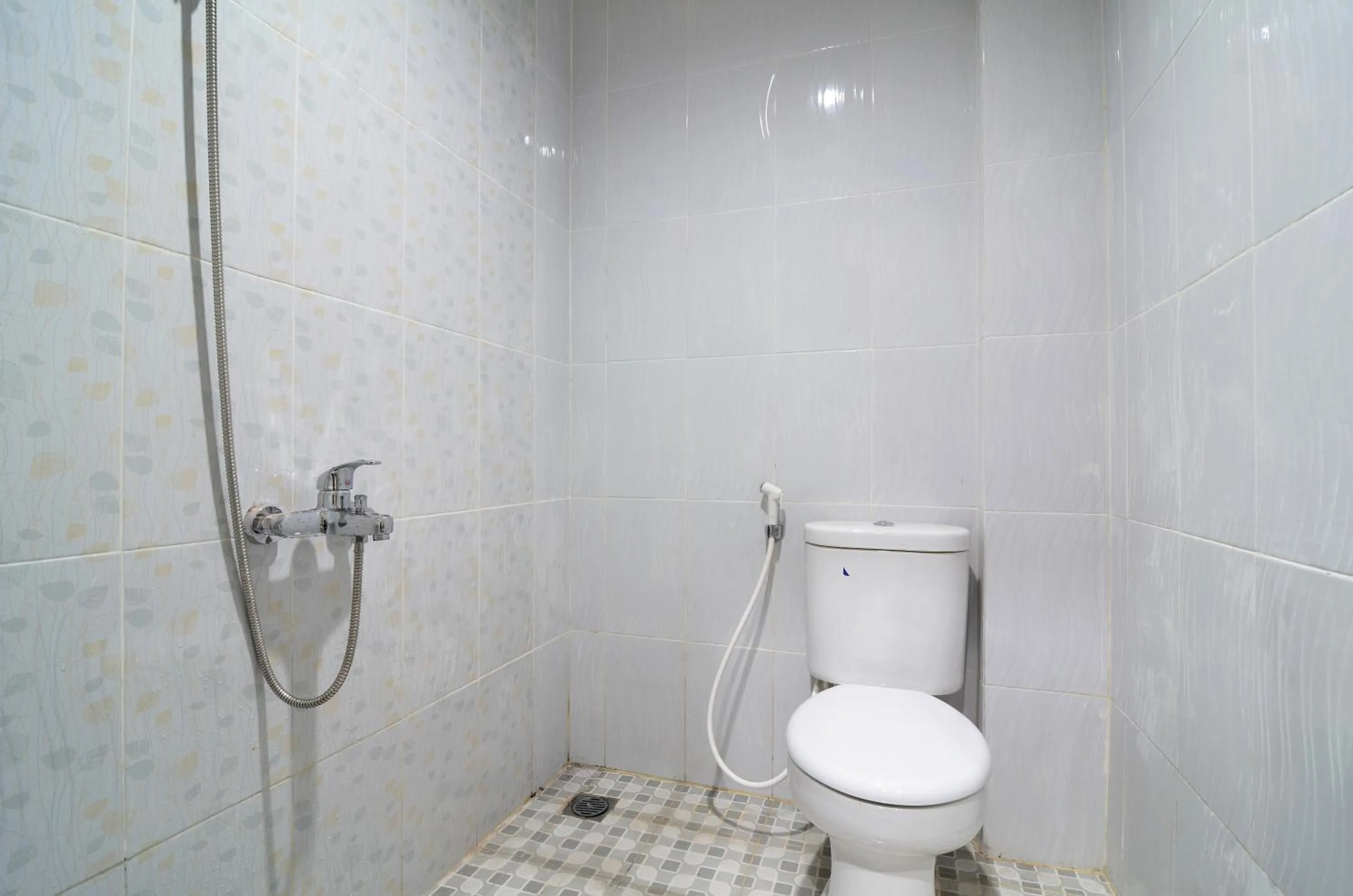 Bathroom in RedDoorz near Museum Keraton Surakarta