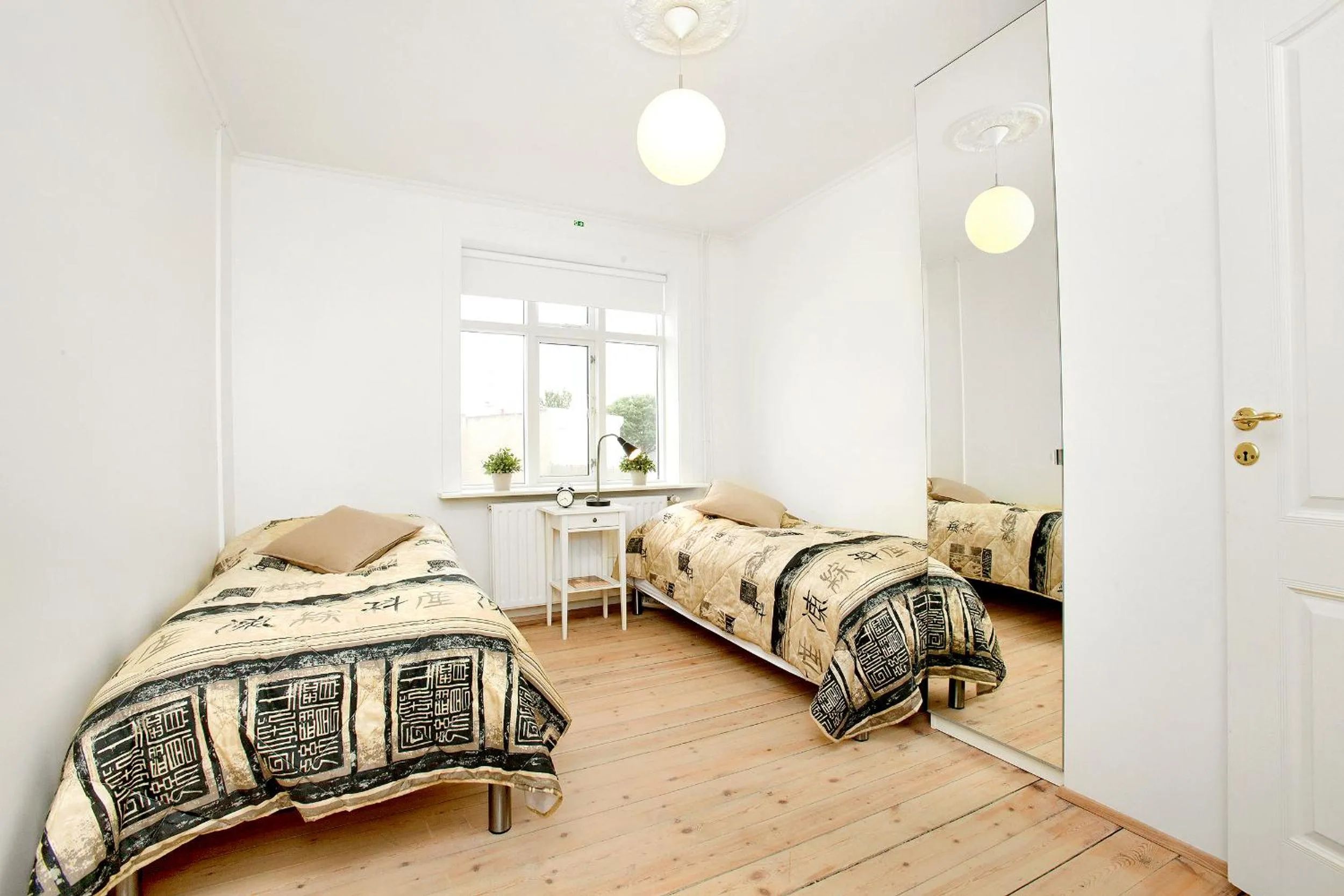 Bedroom, Bed in Alfred's Apartments