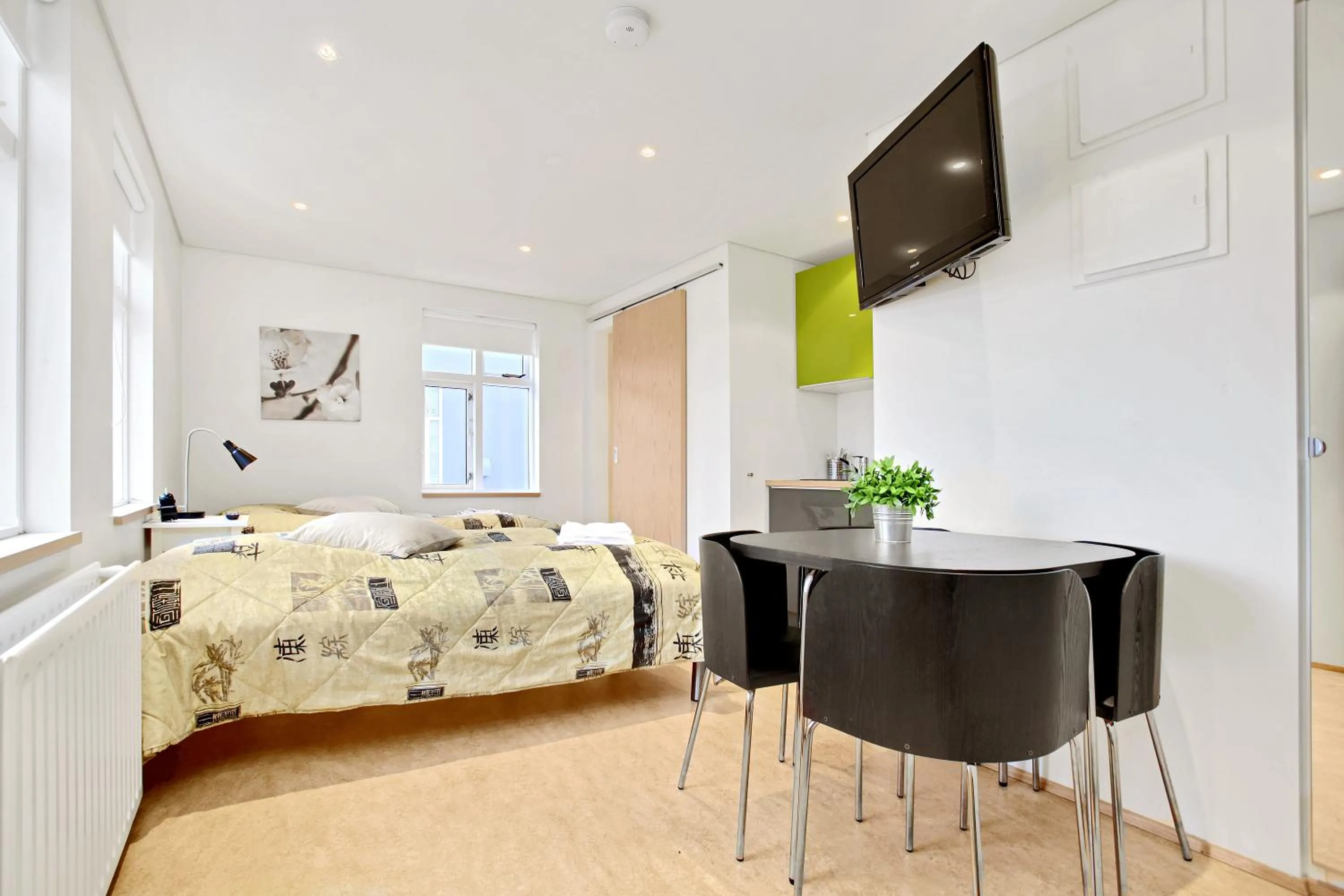 Photo of the whole room, Bed in Alfred's Apartments