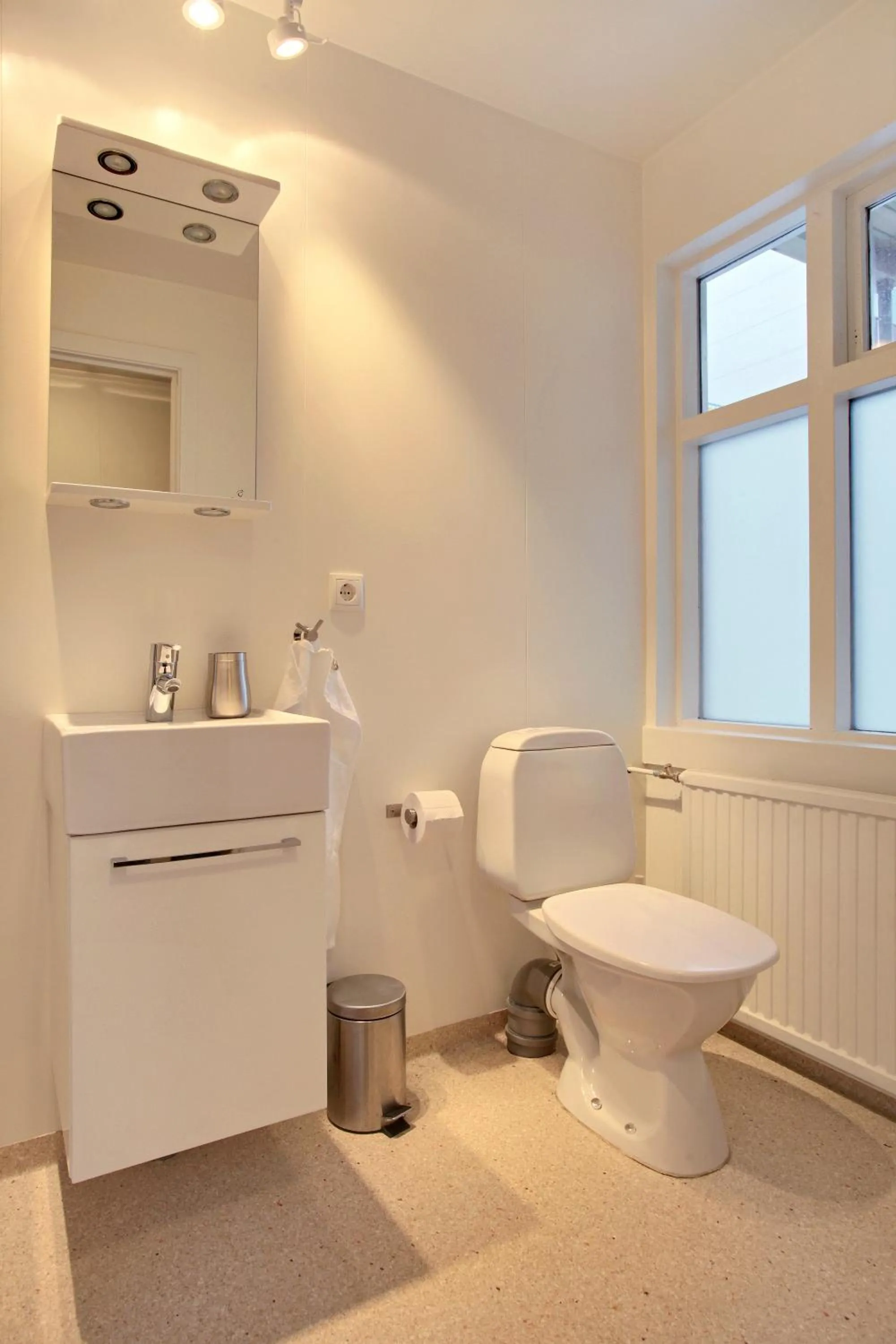 Toilet in Alfred's Apartments