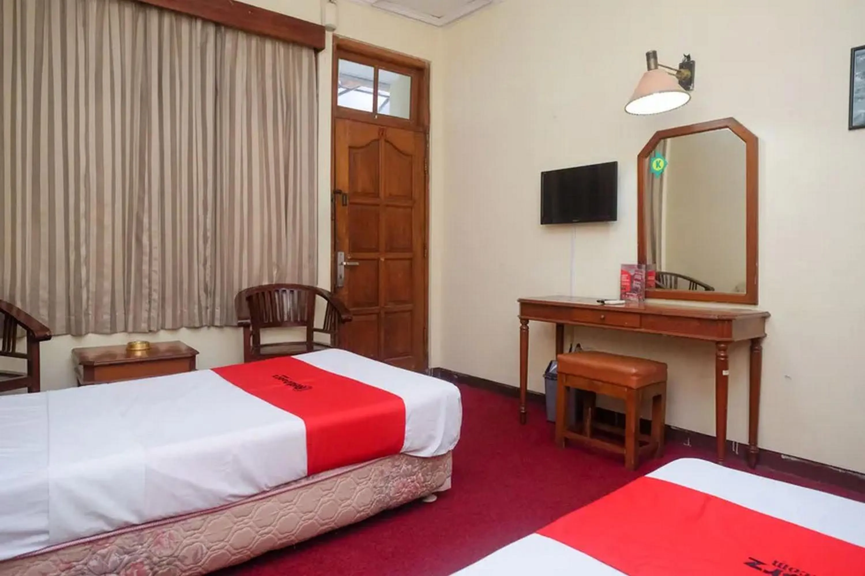 Bed in RedDoorz Plus @ Laweyan