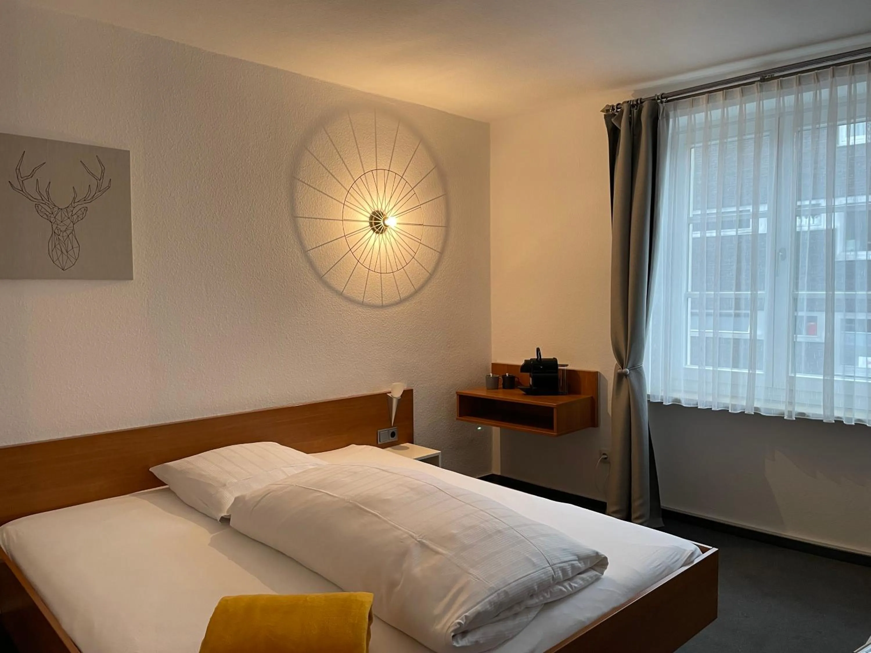 Property building, Bed in Hotel Jägerhof