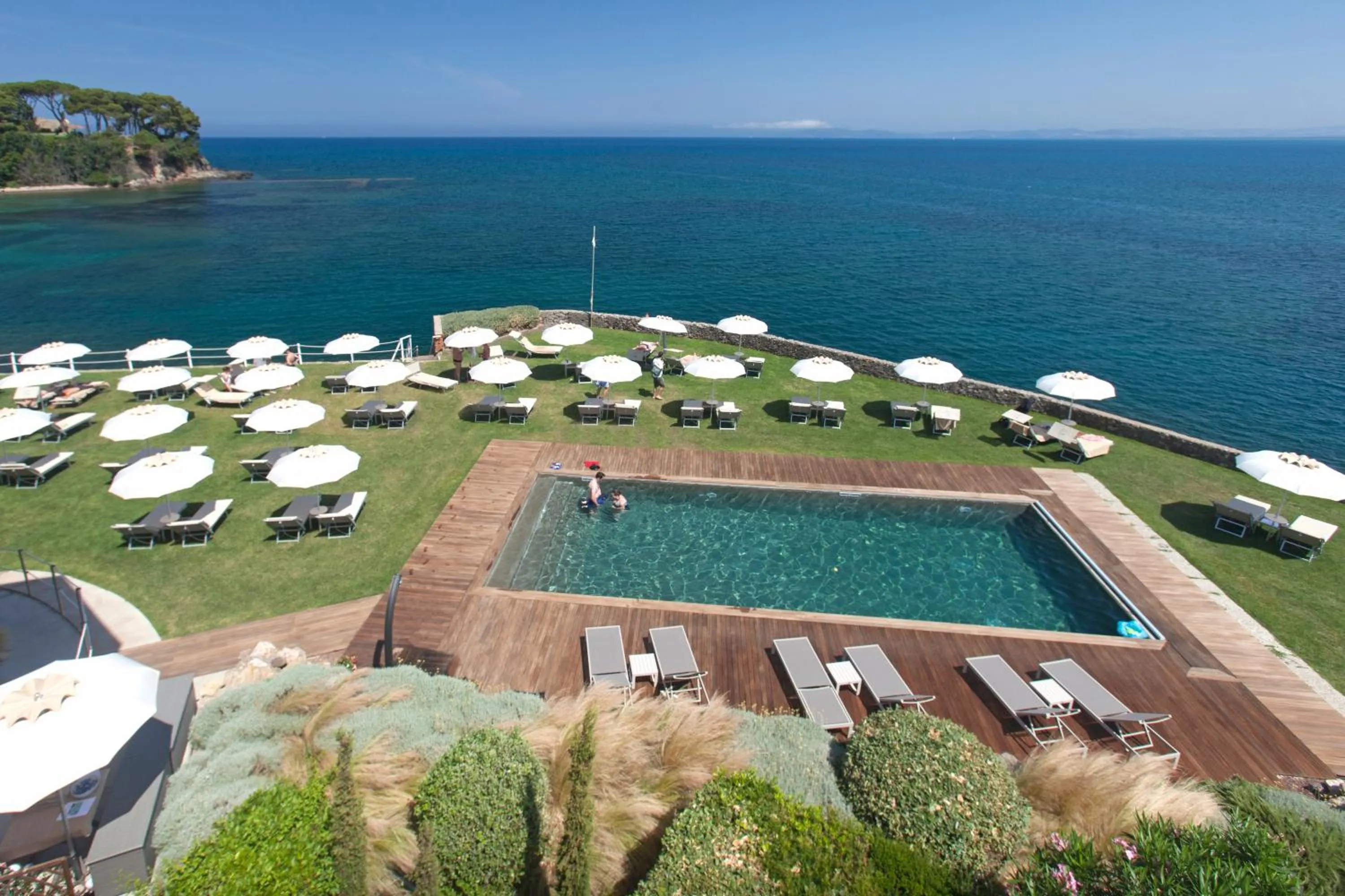 Swimming pool in Hotel Villa Domizia