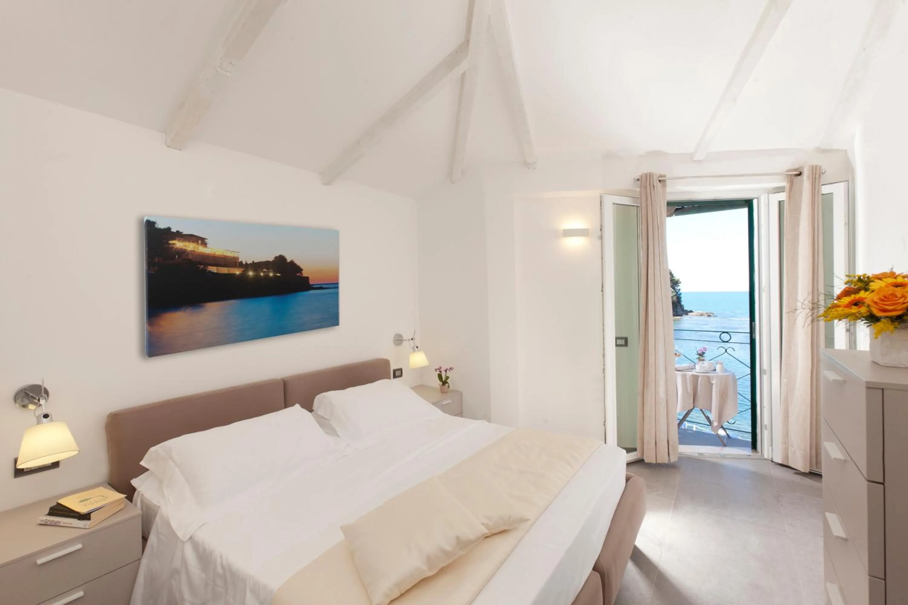 TV and multimedia in Hotel Villa Domizia