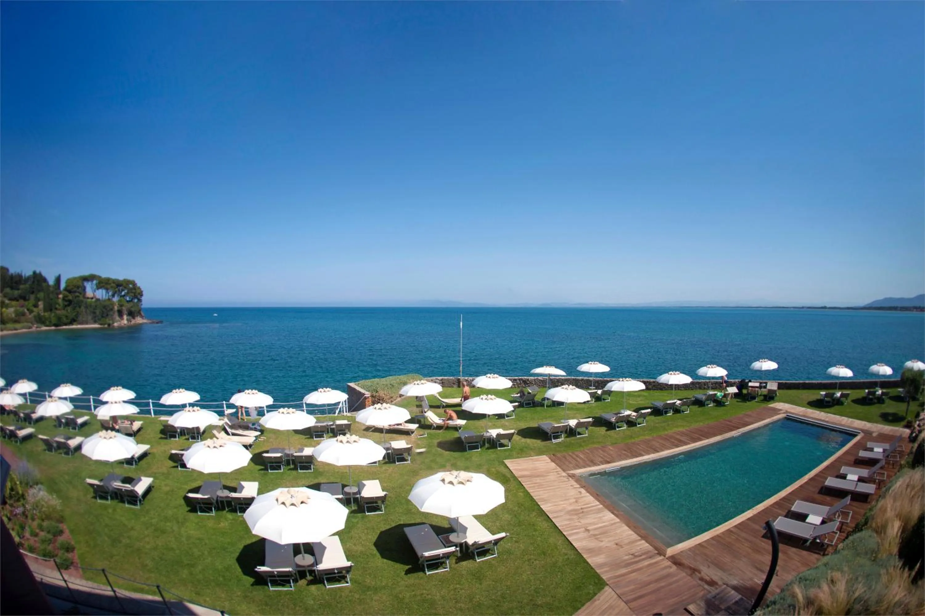 Swimming pool in Hotel Villa Domizia