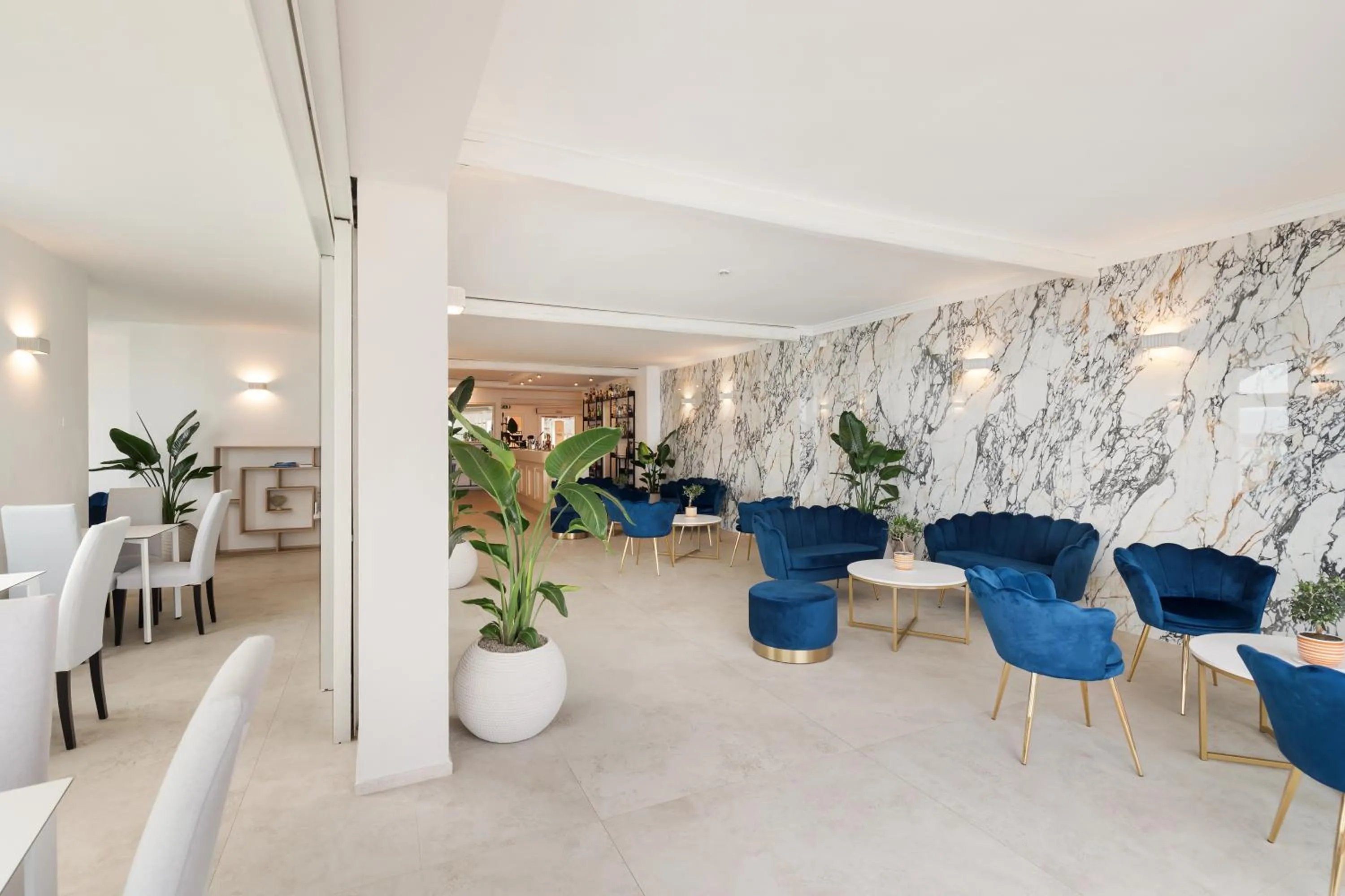 Communal lounge/ TV room in Hotel Villa Domizia