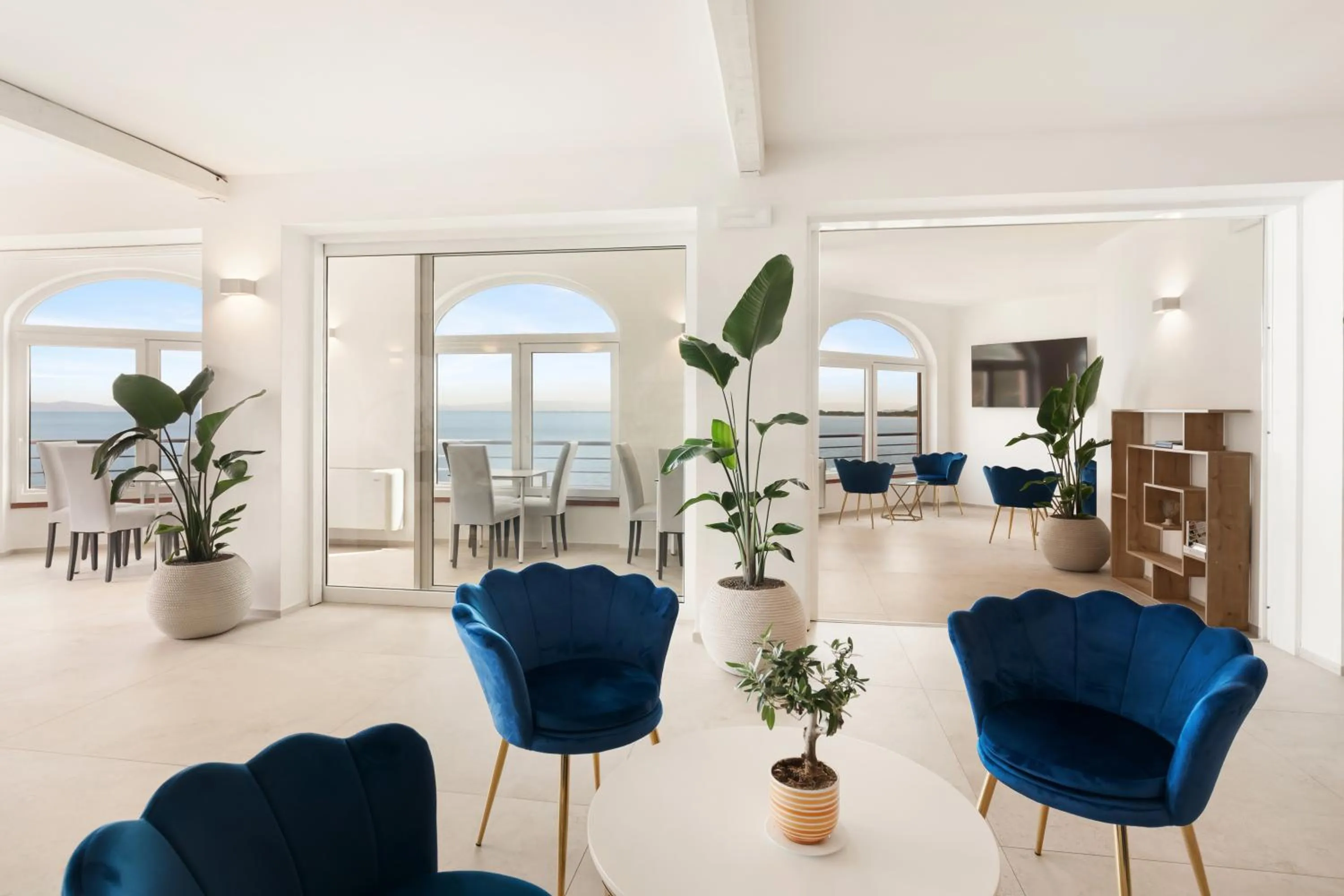 Communal lounge/ TV room in Hotel Villa Domizia