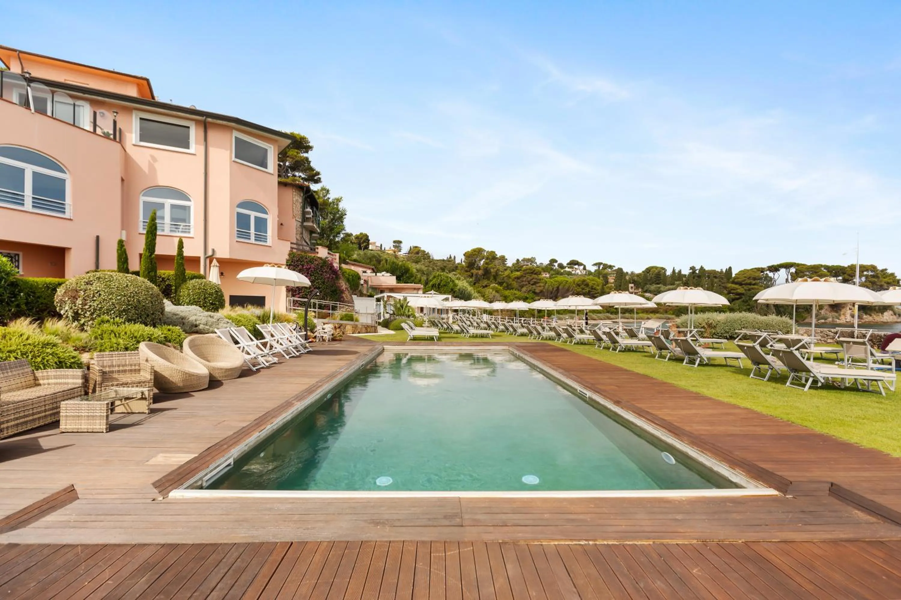 Swimming pool in Hotel Villa Domizia