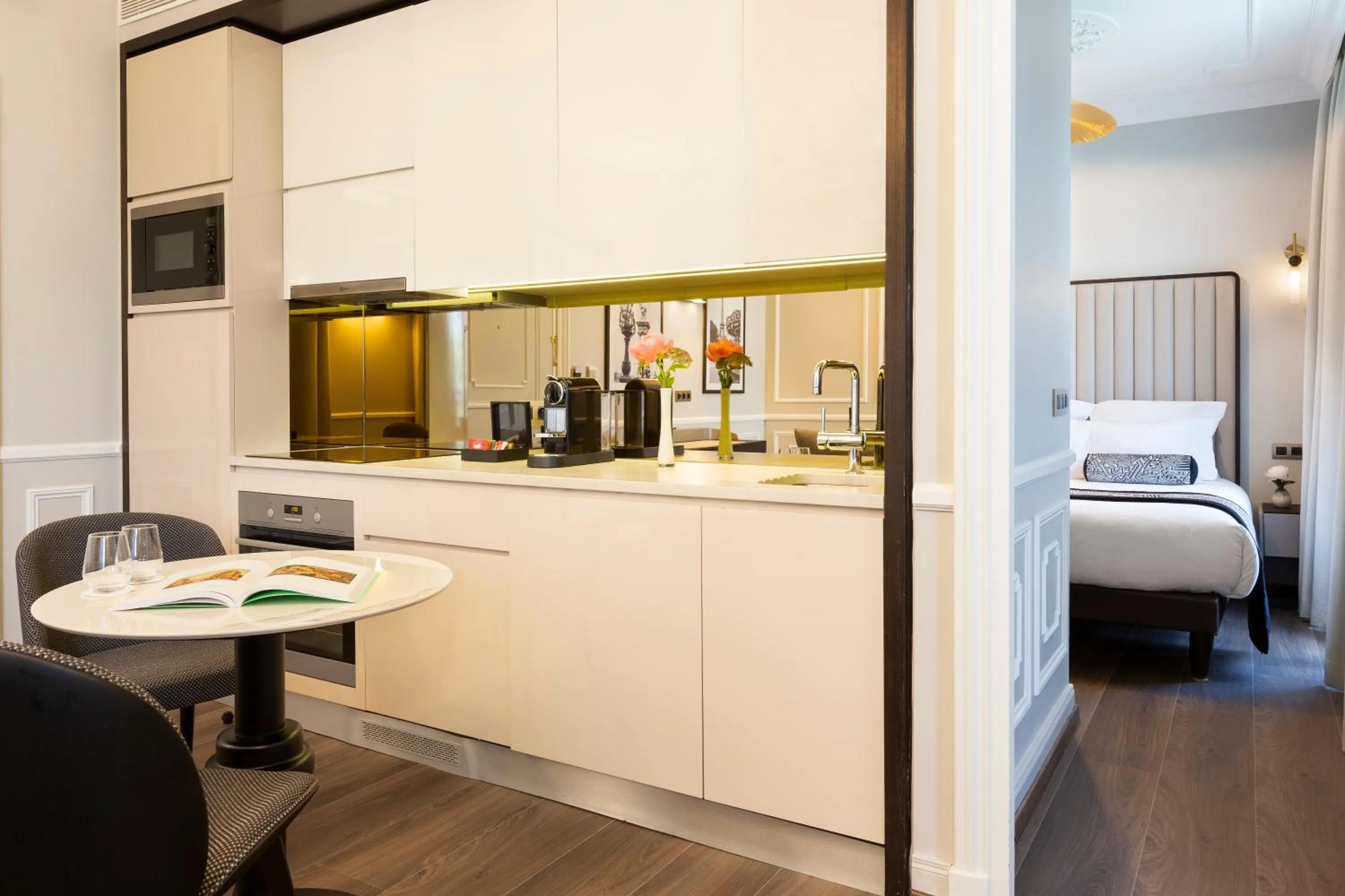 Kitchen or kitchenette, Bed in La Clef Tour Eiffel Paris by The Crest Collection