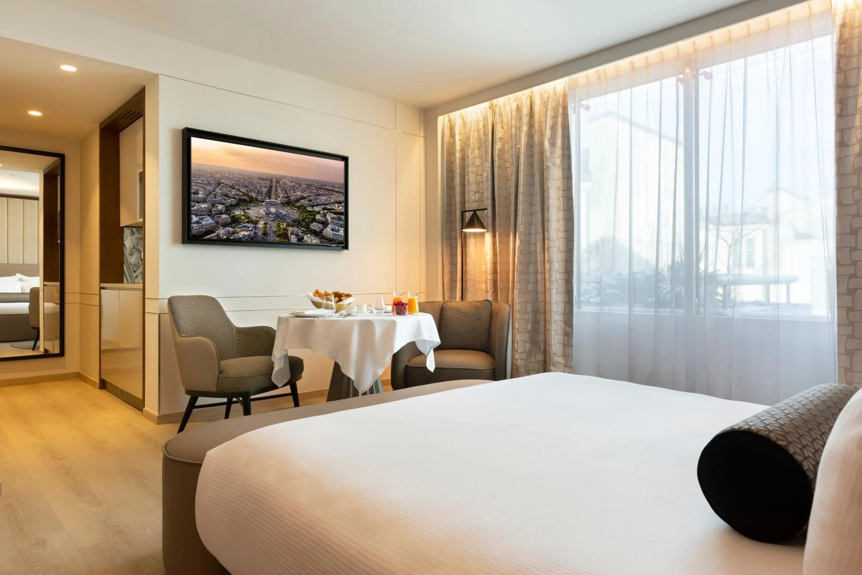 TV and multimedia, Bed in La Clef Tour Eiffel Paris by The Crest Collection