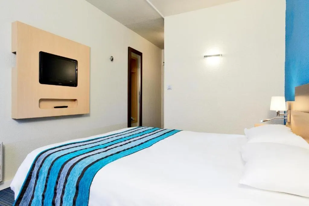 TV and multimedia, Bed in Kyriad Viry-Chatillon