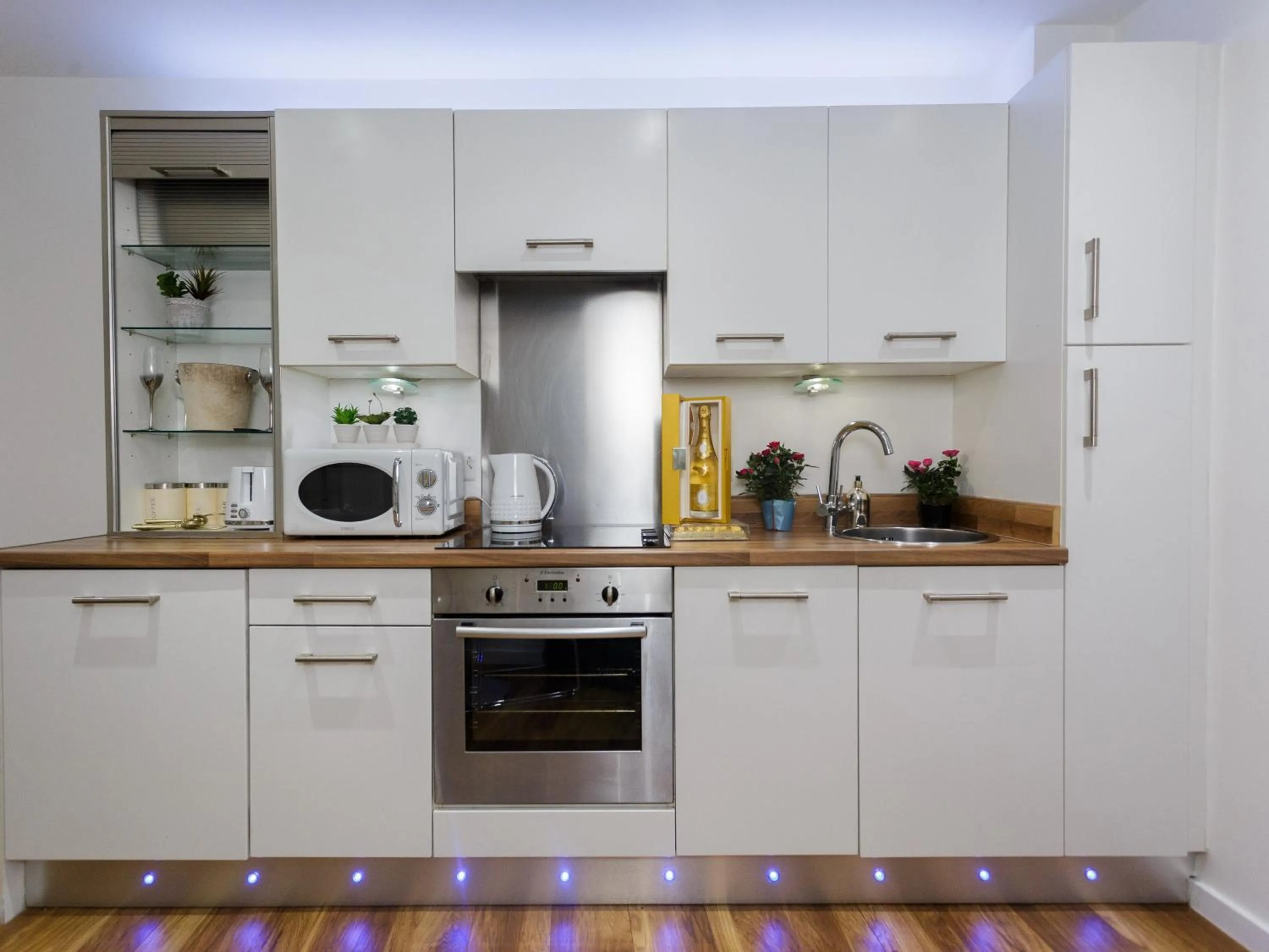 Kitchen or kitchenette in Live in Leeds Sky Penthouse