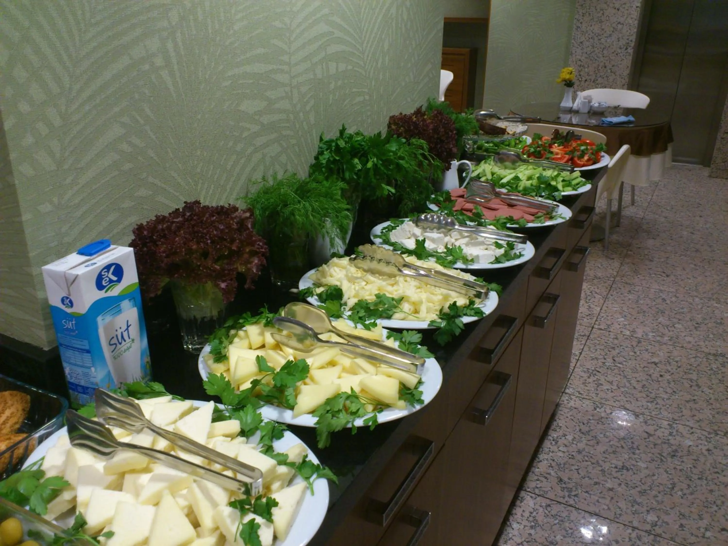 Restaurant/places to eat in Bella Hotel