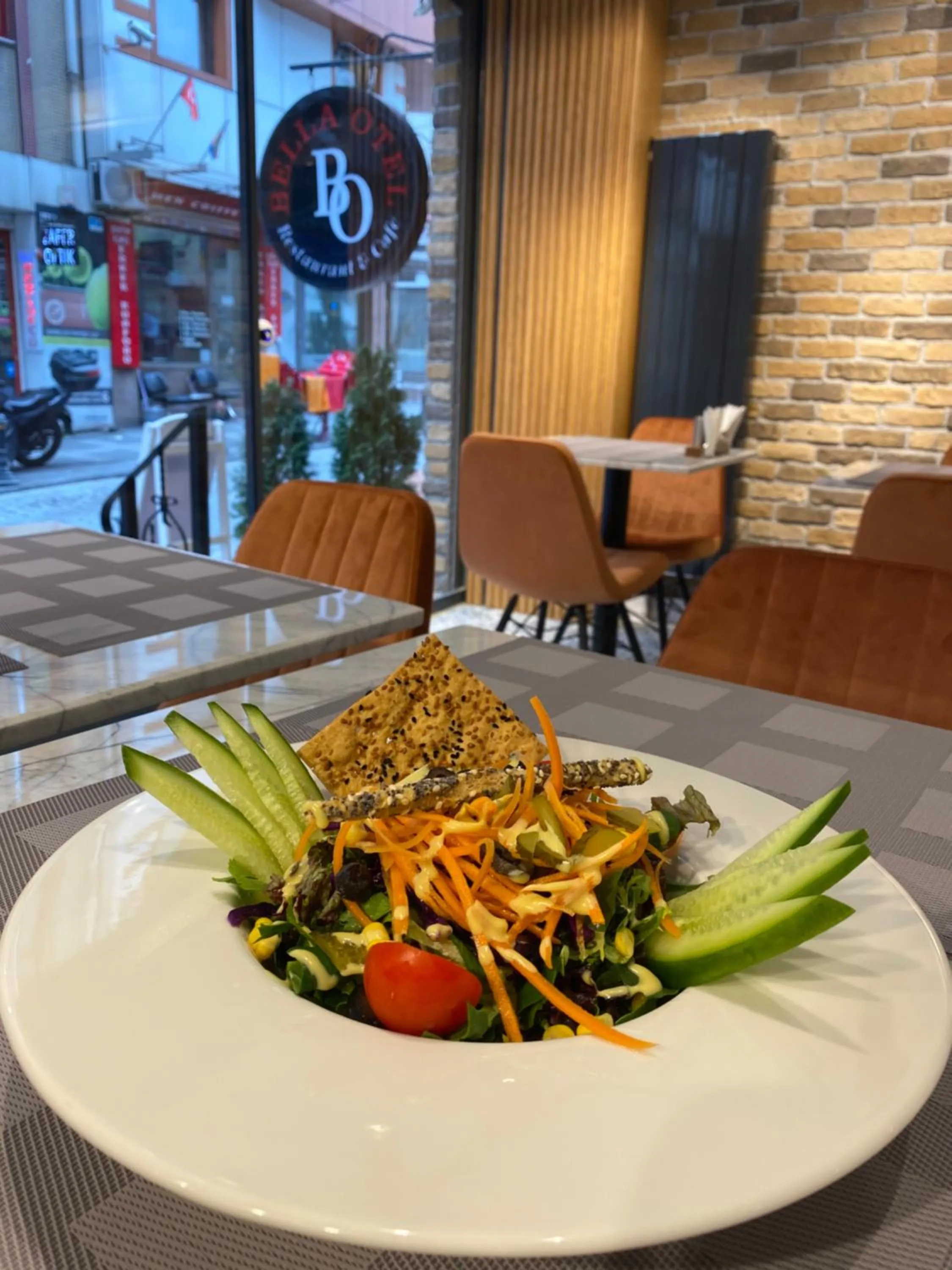 Restaurant/places to eat in Bella Hotel