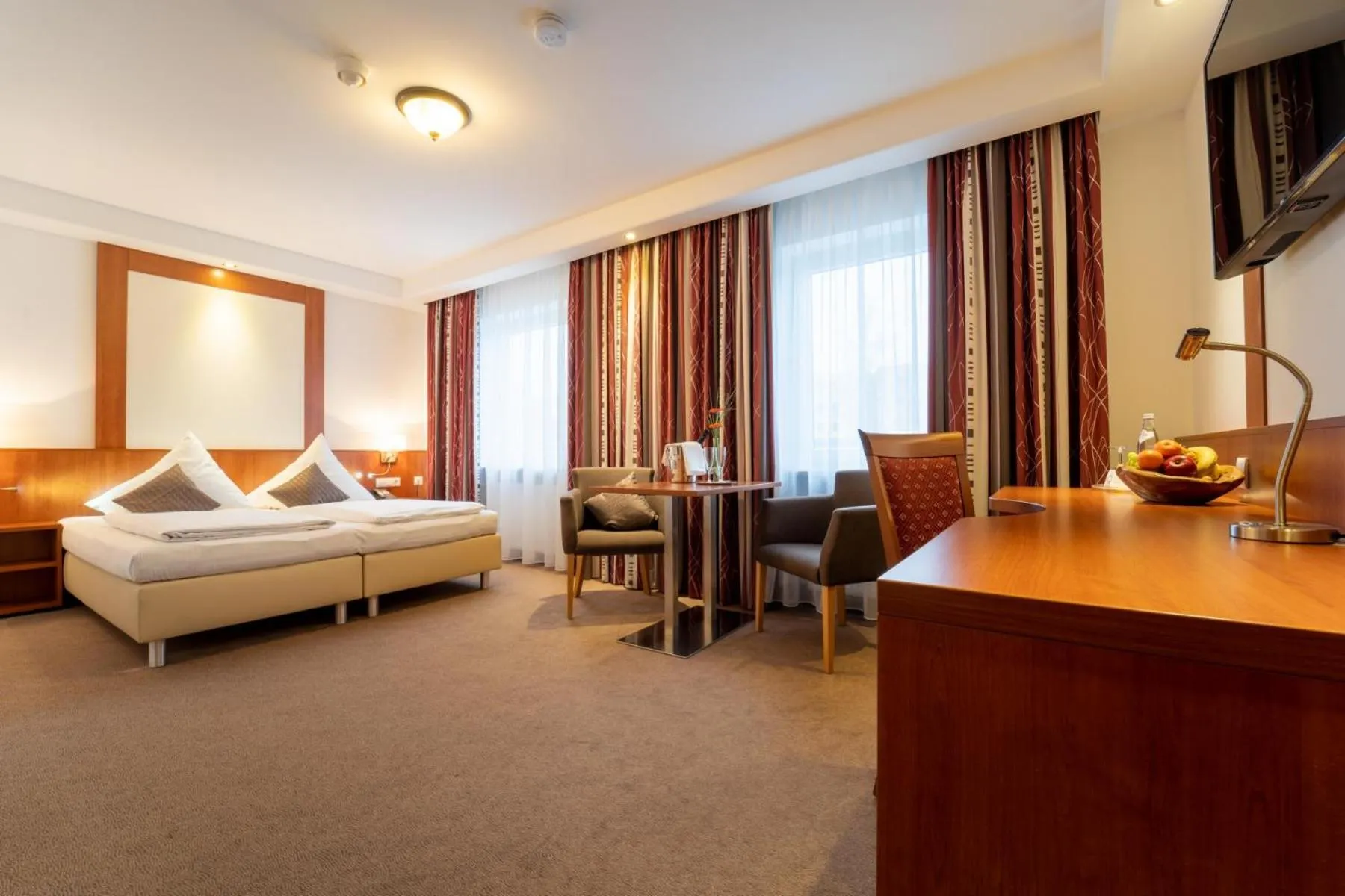 Photo of the whole room, Bed in Hotel St Georg - Regensburg