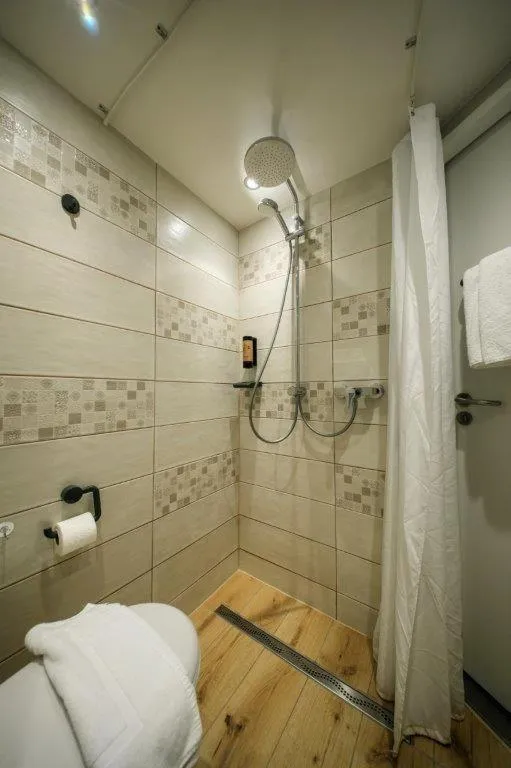 Bathroom in Brit Hotel La Bonne Etape