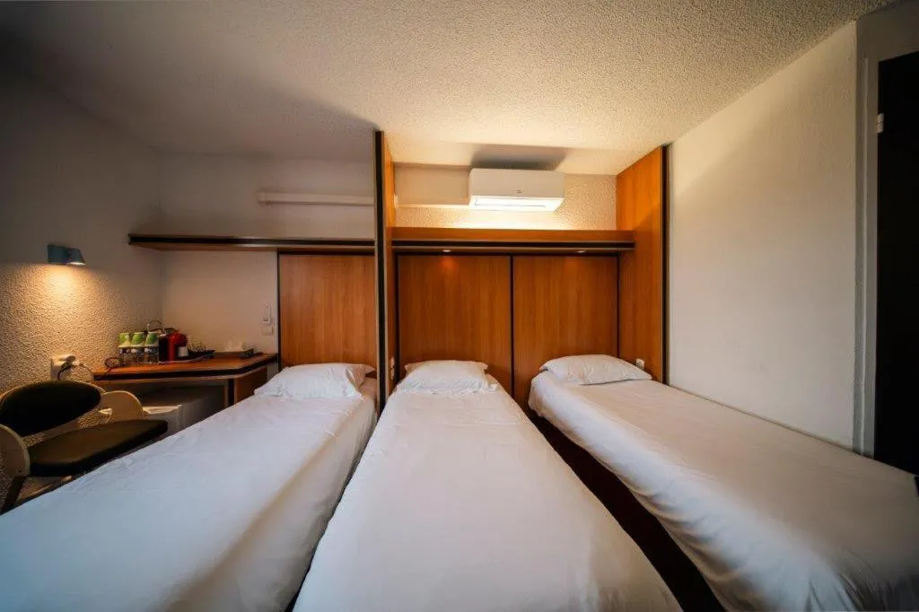 Bedroom, Bed in Brit Hotel La Bonne Etape