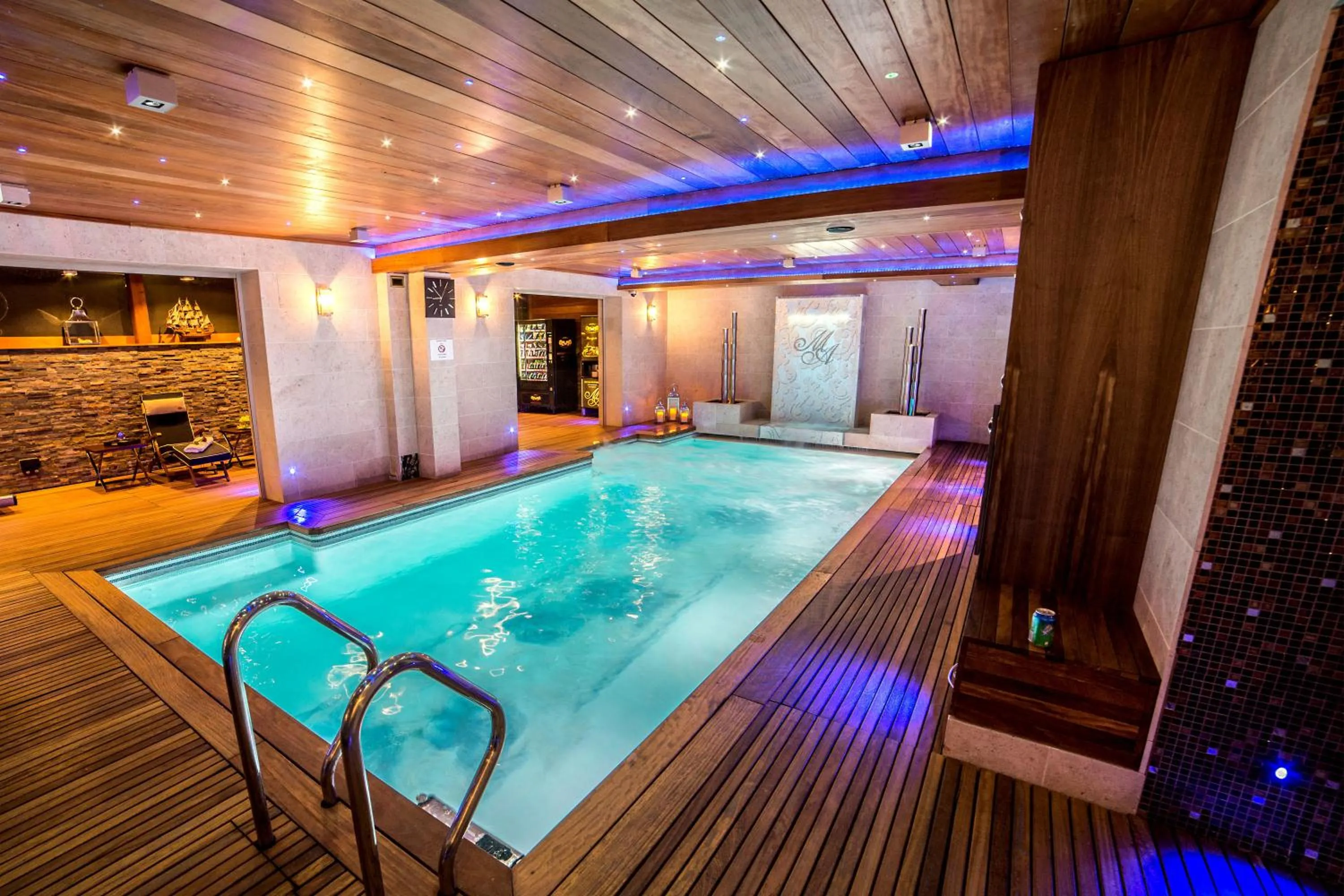 Swimming pool in Mała Anglia - Boutique Apartments & SPA