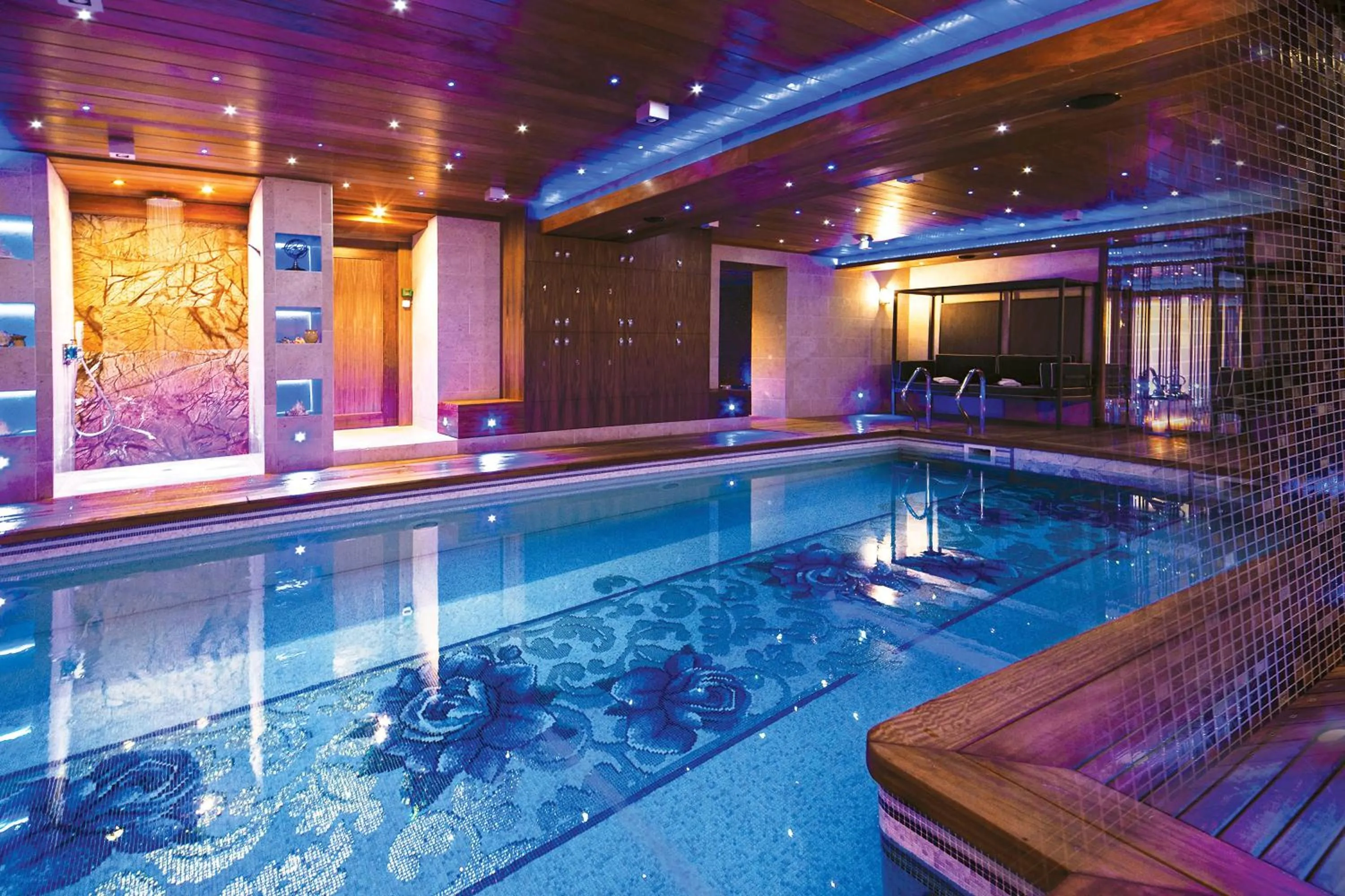 Swimming pool in Mała Anglia - Boutique Apartments & SPA