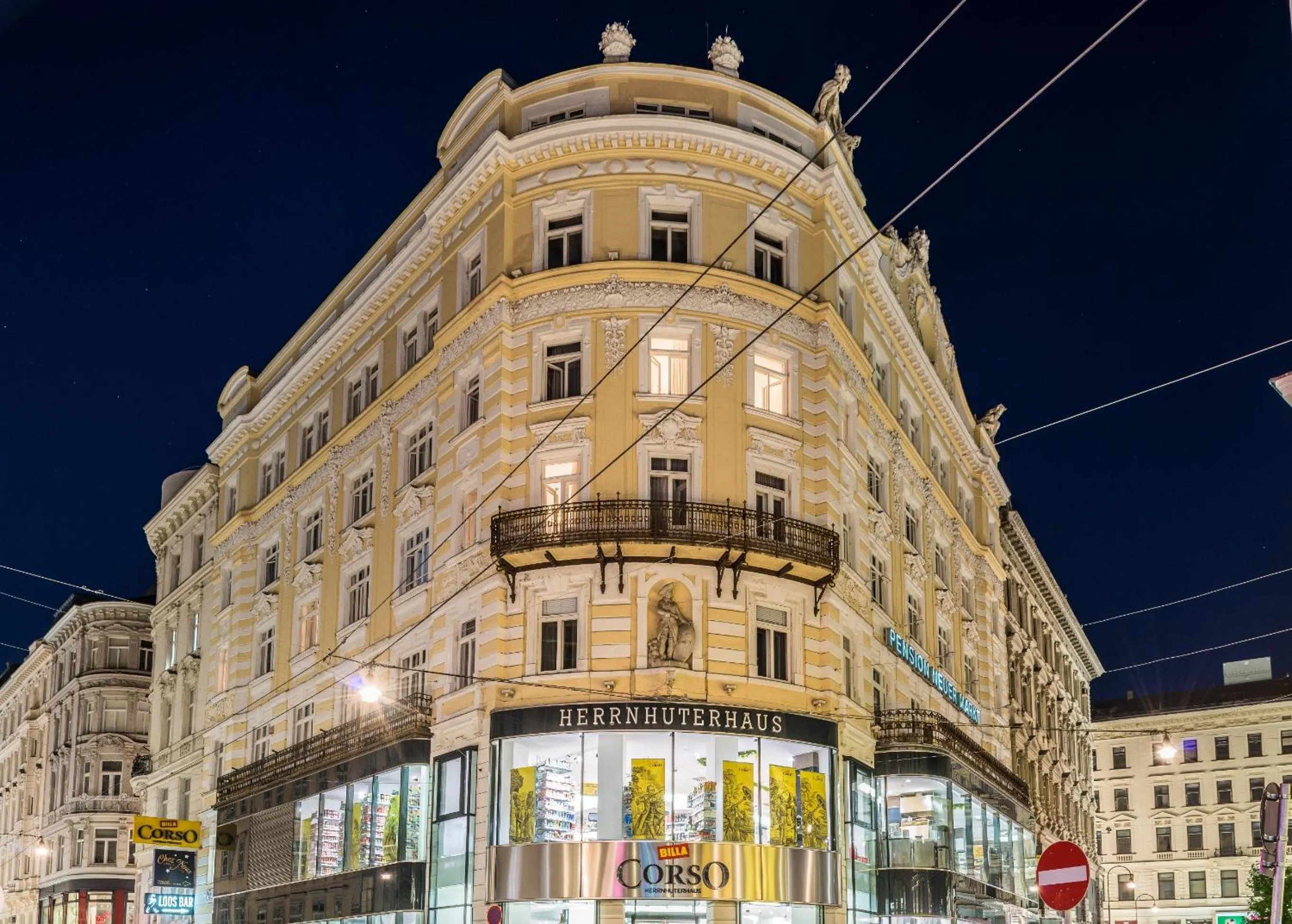 Facade/entrance in Pension Neuer Markt