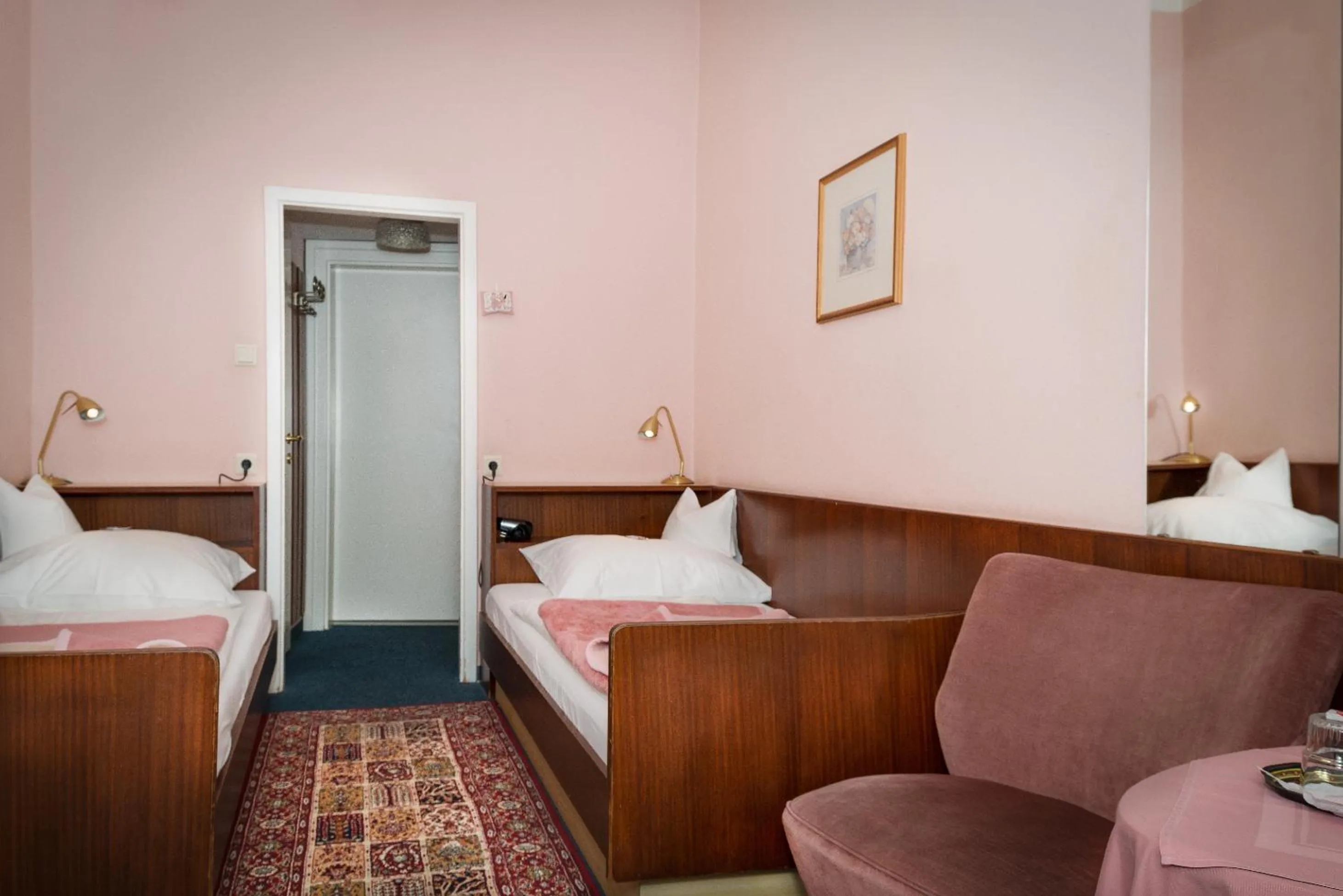 Photo of the whole room, Bed in Pension Neuer Markt
