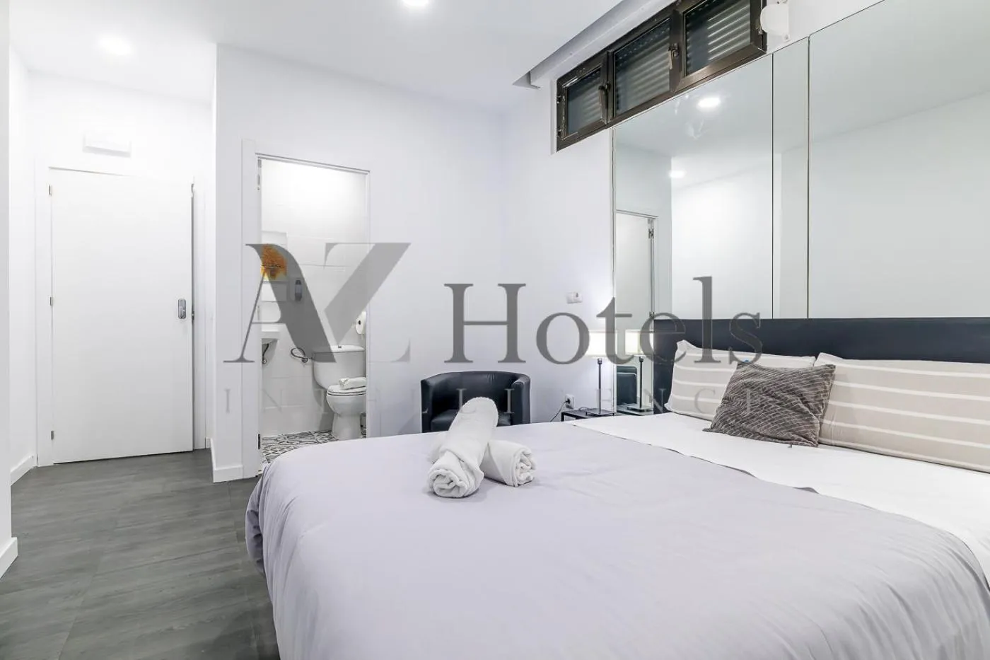 Decorative detail, Bed in AYZ Ulises - Auto check-in property