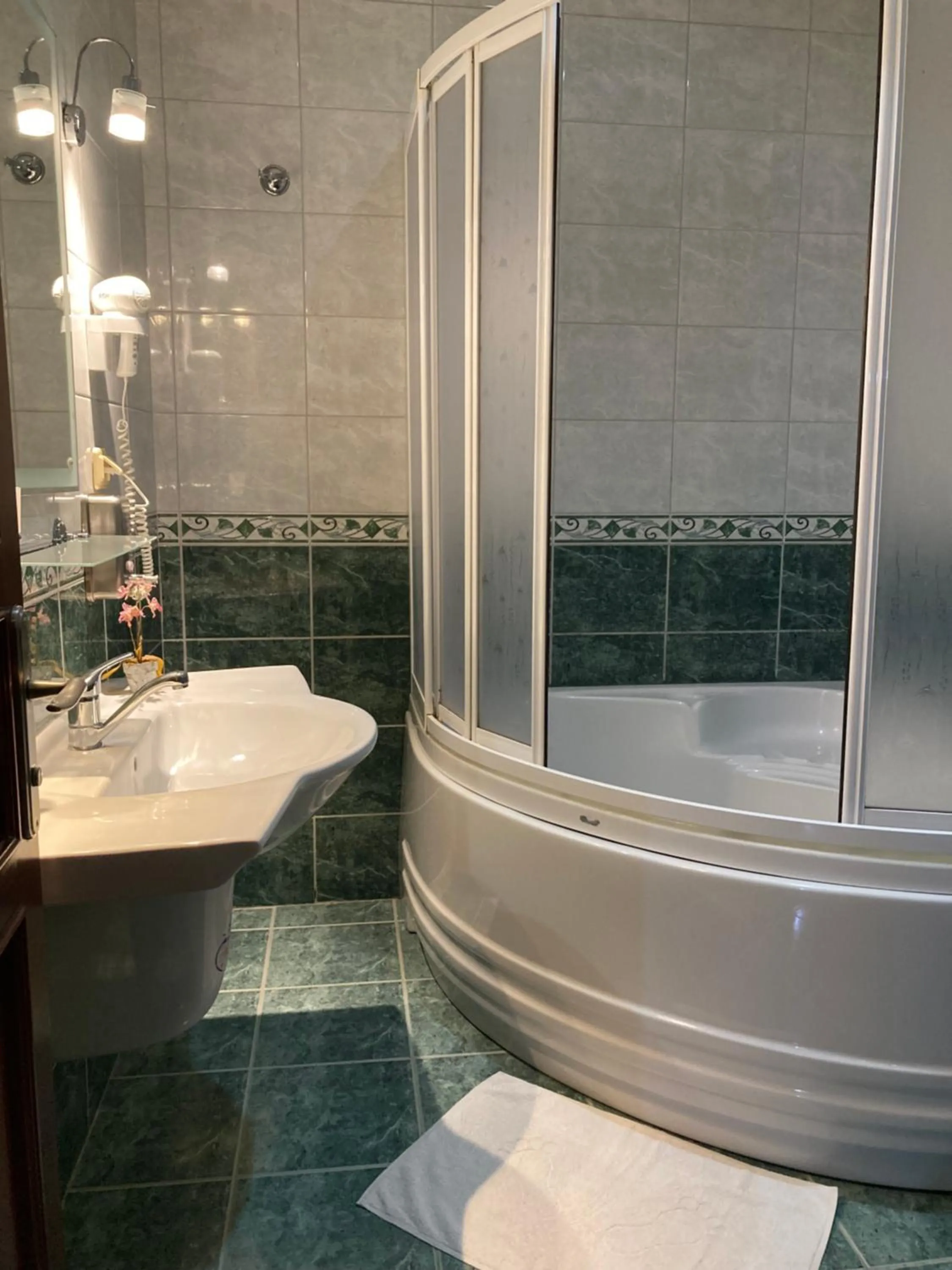 Toilet in Kutle Hotel